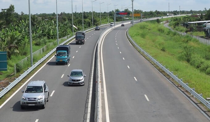 Hiện nay, các xe được lưu thông với vận tốc 80km/h tại Cao tốc Trung Lương - Mỹ Thuận (Ảnh: Quang Lợi).