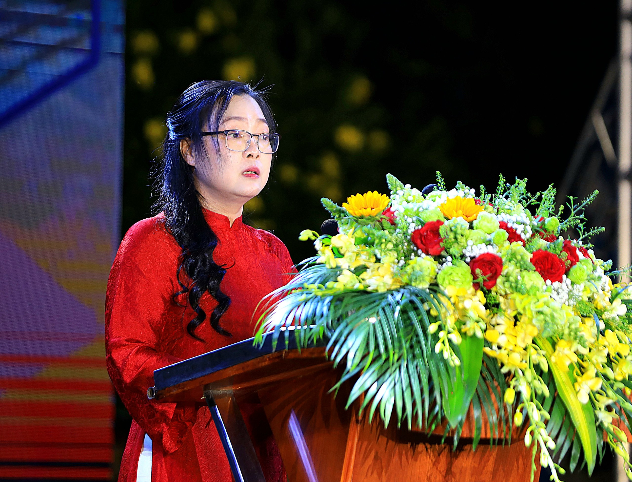 Bà Nguyễn Thị Quyên Thanh – Phó Chủ tịch UBND tỉnh Vĩnh Long, Trưởng Ban Tổ chức Ngày hội phát biểu khai mạc ngày hội.