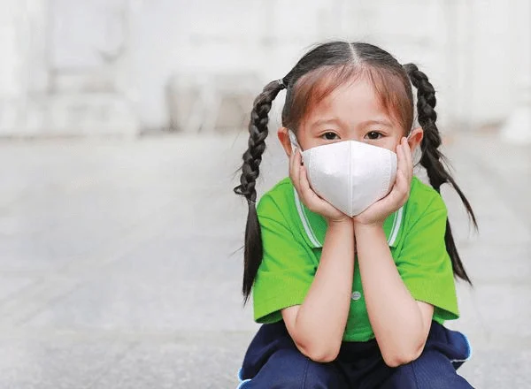Trẻ em là đối tượng dễ dàng bị lây nhiễm các bệnh về đường hô hấp. (Ảnh minh họa).