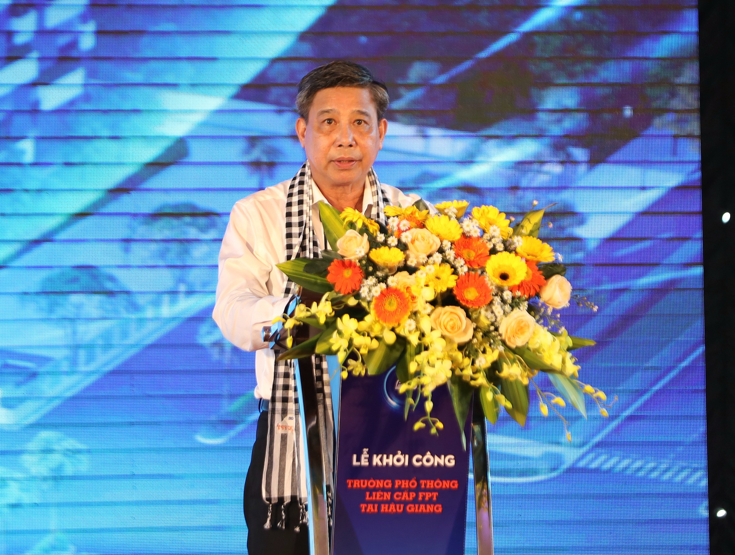 Ông Đồng Văn Thanh - Phó Bí thư Tỉnh ủy, Chủ tịch UBND tỉnh Hậu Giang phát biểu tại lễ khởi công.