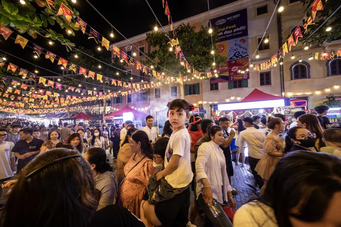 Chợ đêm Vui Phết mở cửa đến 5h sáng tạo nên đêm giao thừa không ngủ ở Sunset Town Phú Quốc