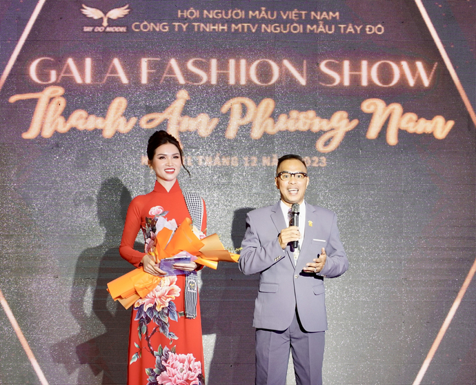Ông Nguyễn Văn Phú - Giám đốc Công ty Người Mẫu Tây Đô chia sẻ cảm nhận tại đêm Gala.