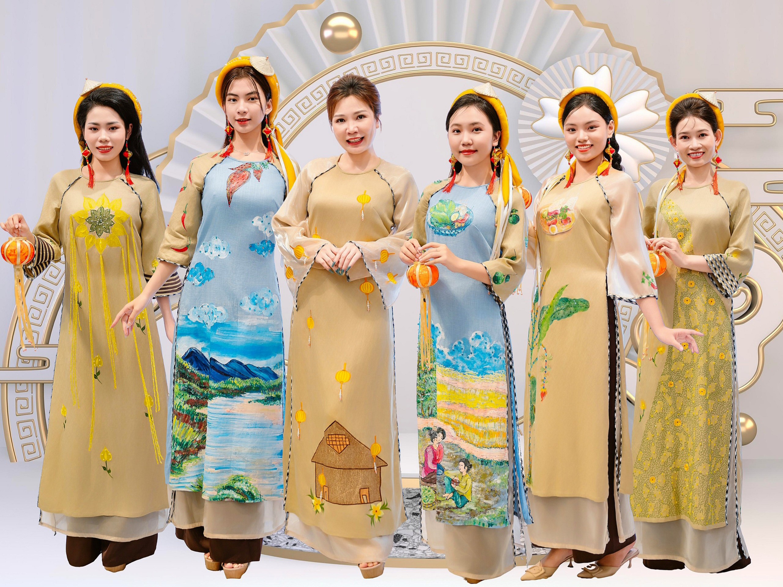 Nhà thiết kế Huệ Thi cùng với các người mẫu trong bộ sưu tập 'Áo dài Mỳ Quảng'.