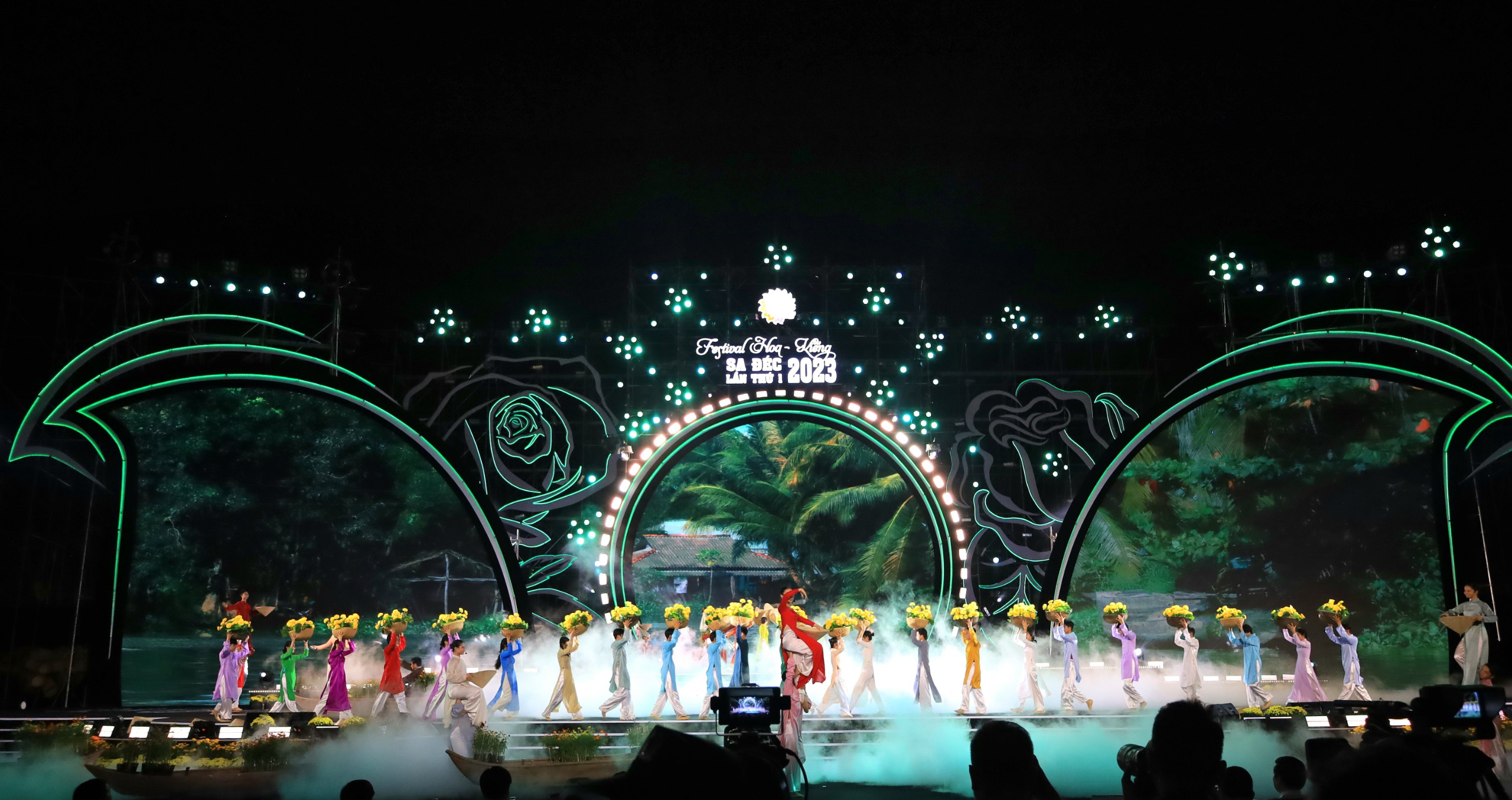 Chương trình lễ khai mạc Festival Hoa - Kiểng Sa Đéc lần thứ I năm 2023 được tổ chức với quy mô hoành tráng, để lại nhiều ấn tượng cho người dân và du khách.