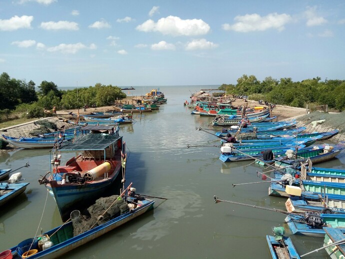 Tàu tại biển Khánh Hội, huyện U Minh.