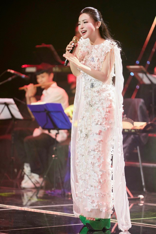 'Giọng hát ấn tượng nhất cuộc thi Tiếng hát Hà Nội năm 2023' có lẽ sẽ là bứt phá thành công và bước đệm lớn trong hoạt động nghệ thuật của nữ ca sĩ trẻ tài năng.
