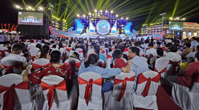 Sự kiện Festival Tôm 2023 vừa diễn ra thu hút đông đảo người dân tham dự.