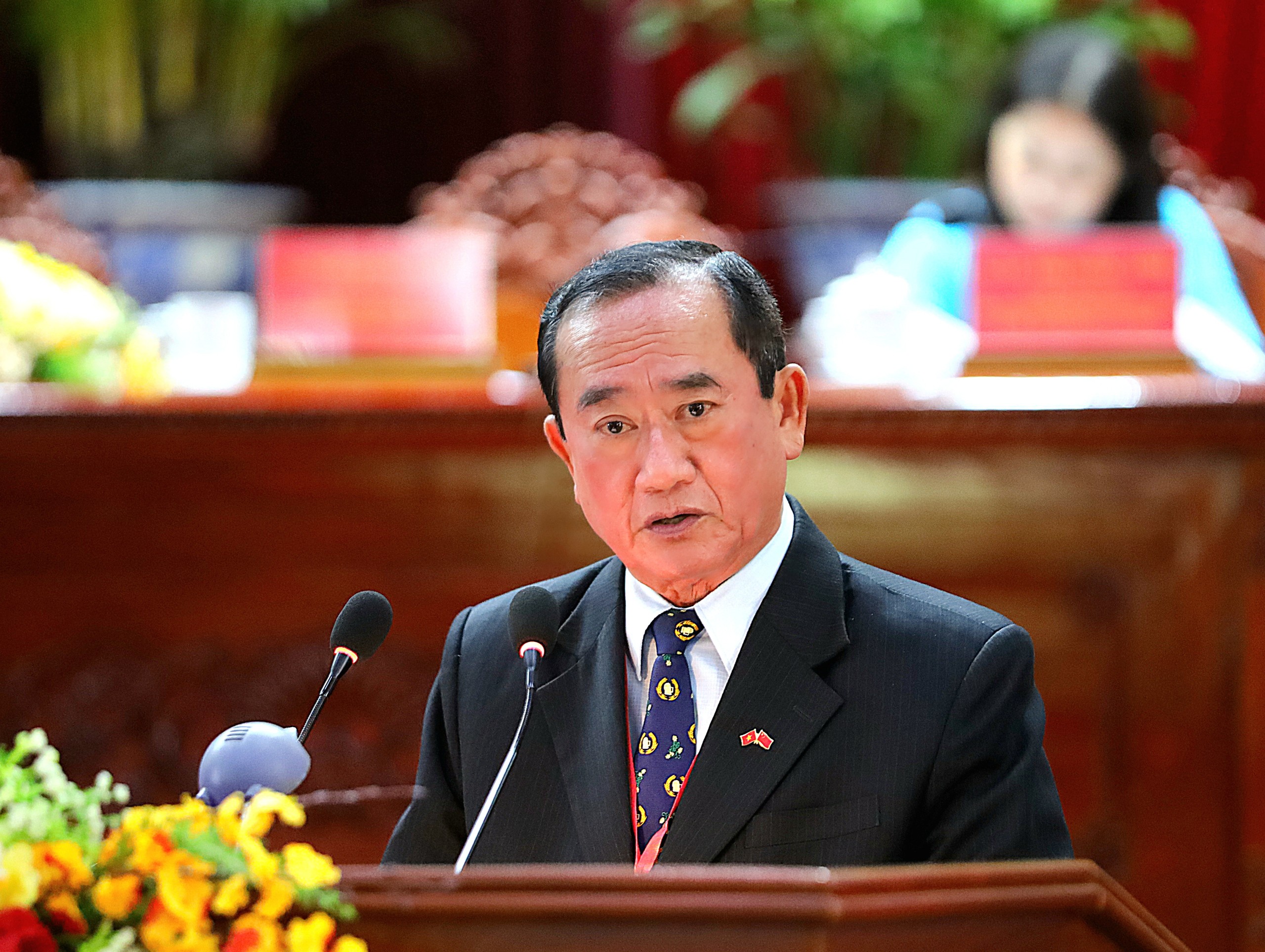Ông Ngô Quốc Tuấn – Chủ tịch Hội hữu nghị Việt Nam – Trung Quốc TP. Cần Thơ phát biểu tham luận tại đại hội.