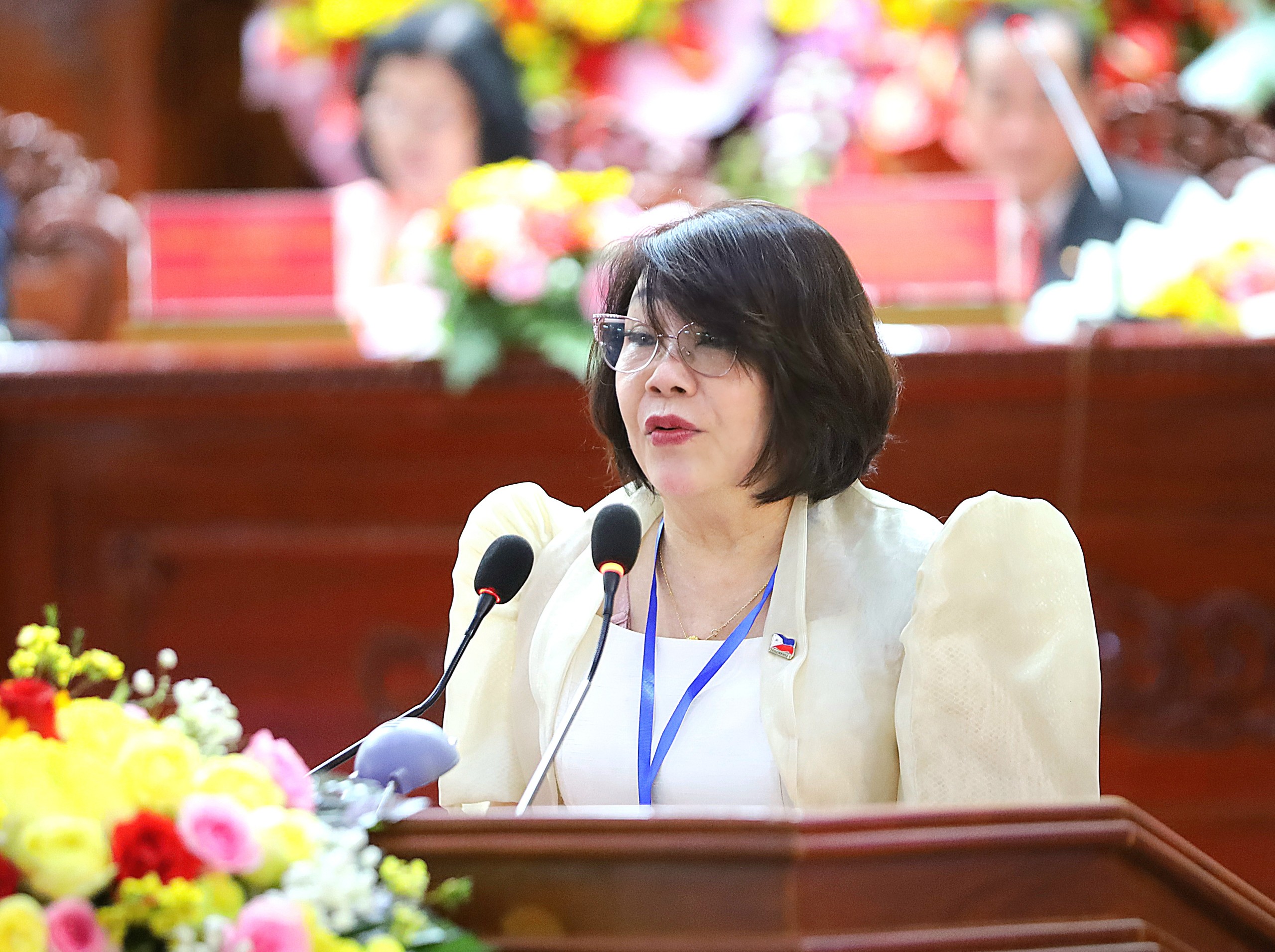 Bà Lê Thị Phụng – Tổng Lãnh sự danh dự Philippines phát biểu tại đại hội.