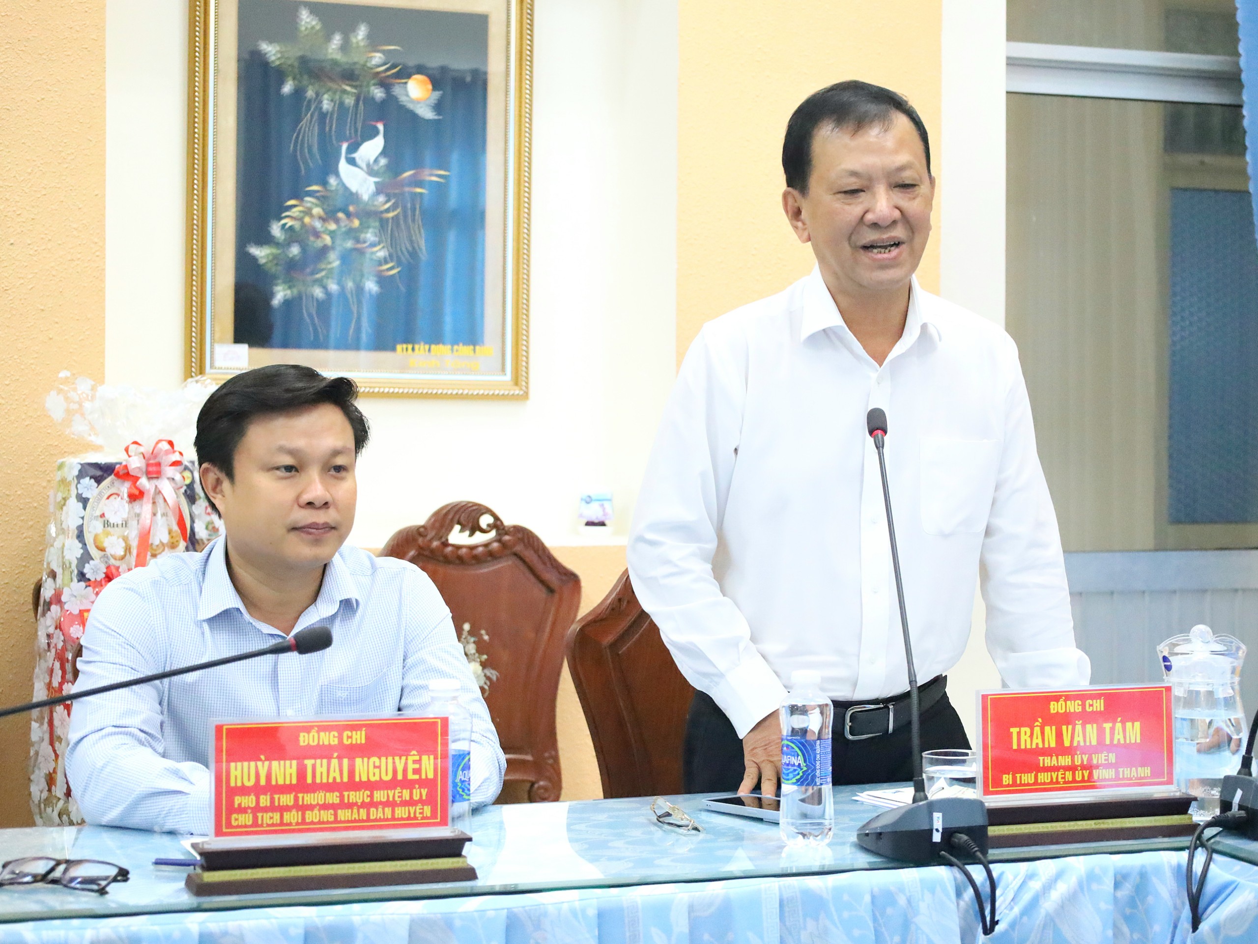 Ông Trần Văn Tám - Bí thư Huyện ủy Vĩnh Thạnh phát biểu tiếp thu ý kiến chỉ đạo.