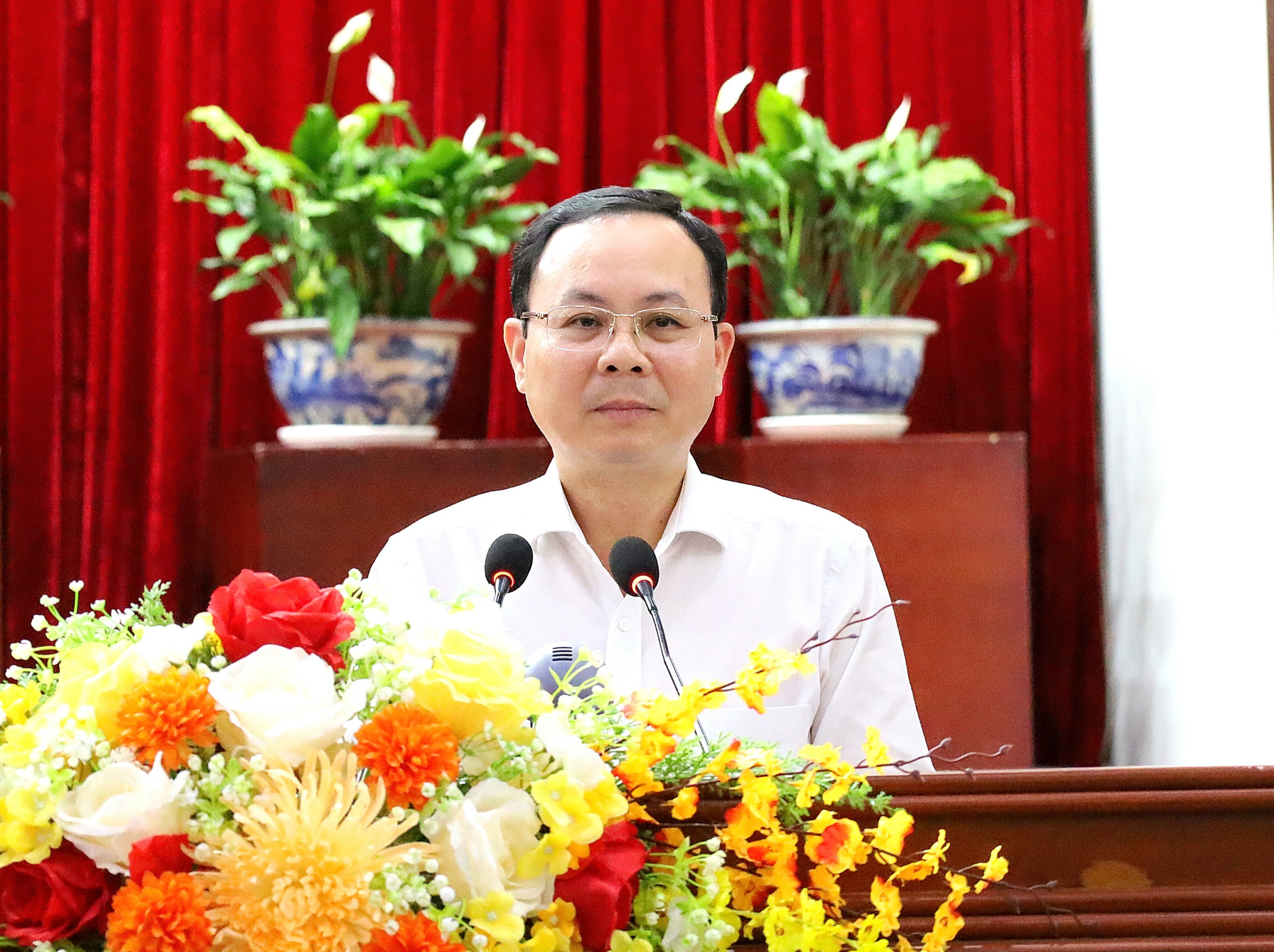 Ông Nguyễn Văn Hiếu - Ủy viên dự khuyết BCH Trung ương Đảng, Bí thư Thành ủy Cần Thơ phát biểu tại buổi họp mặt.