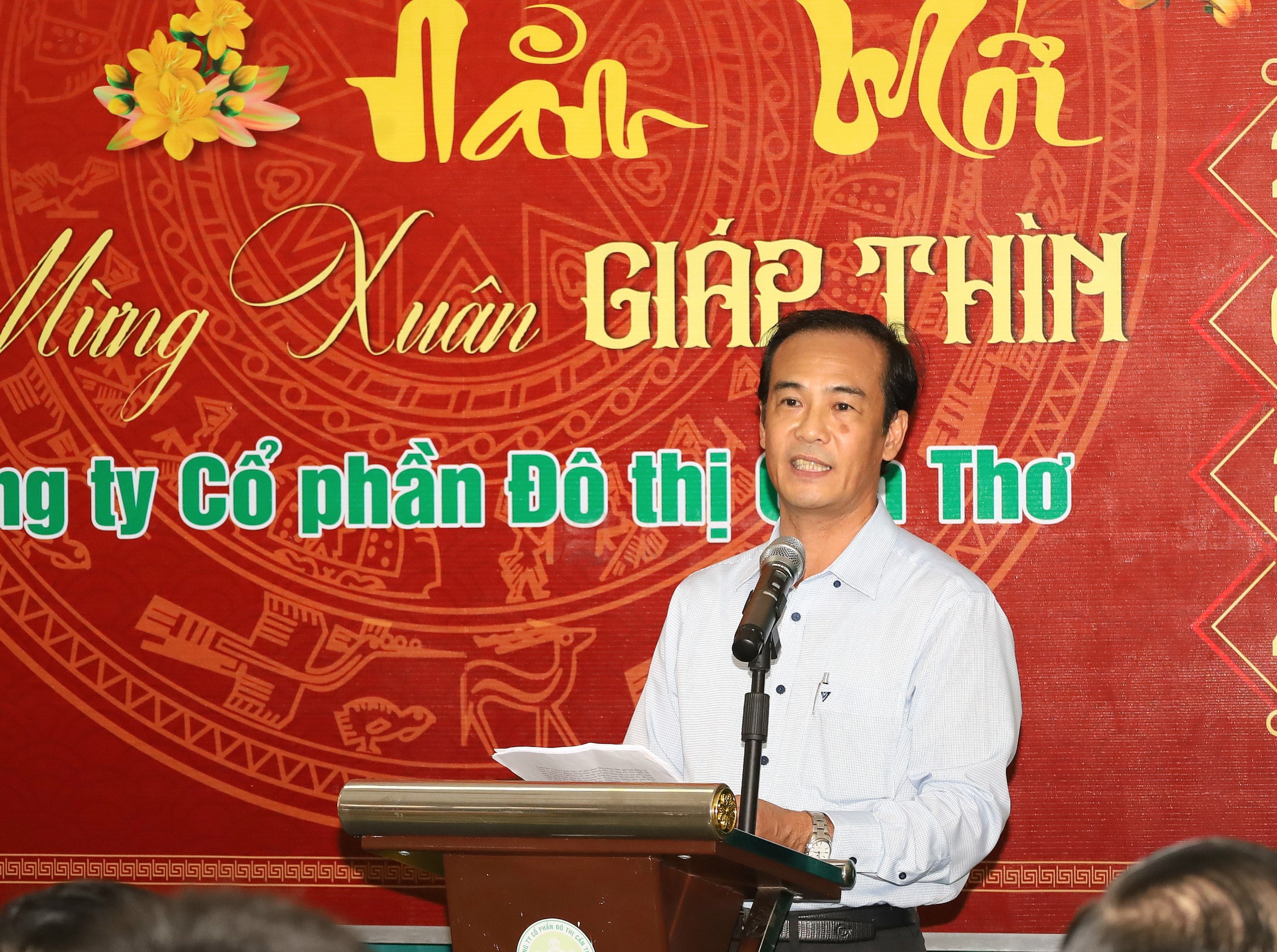 Ông Lưu Việt Chiến - Chủ tịch HĐQT CTCP Đô thị Cần Thơ báo cáo tóm tắt hoạt động của Công ty.