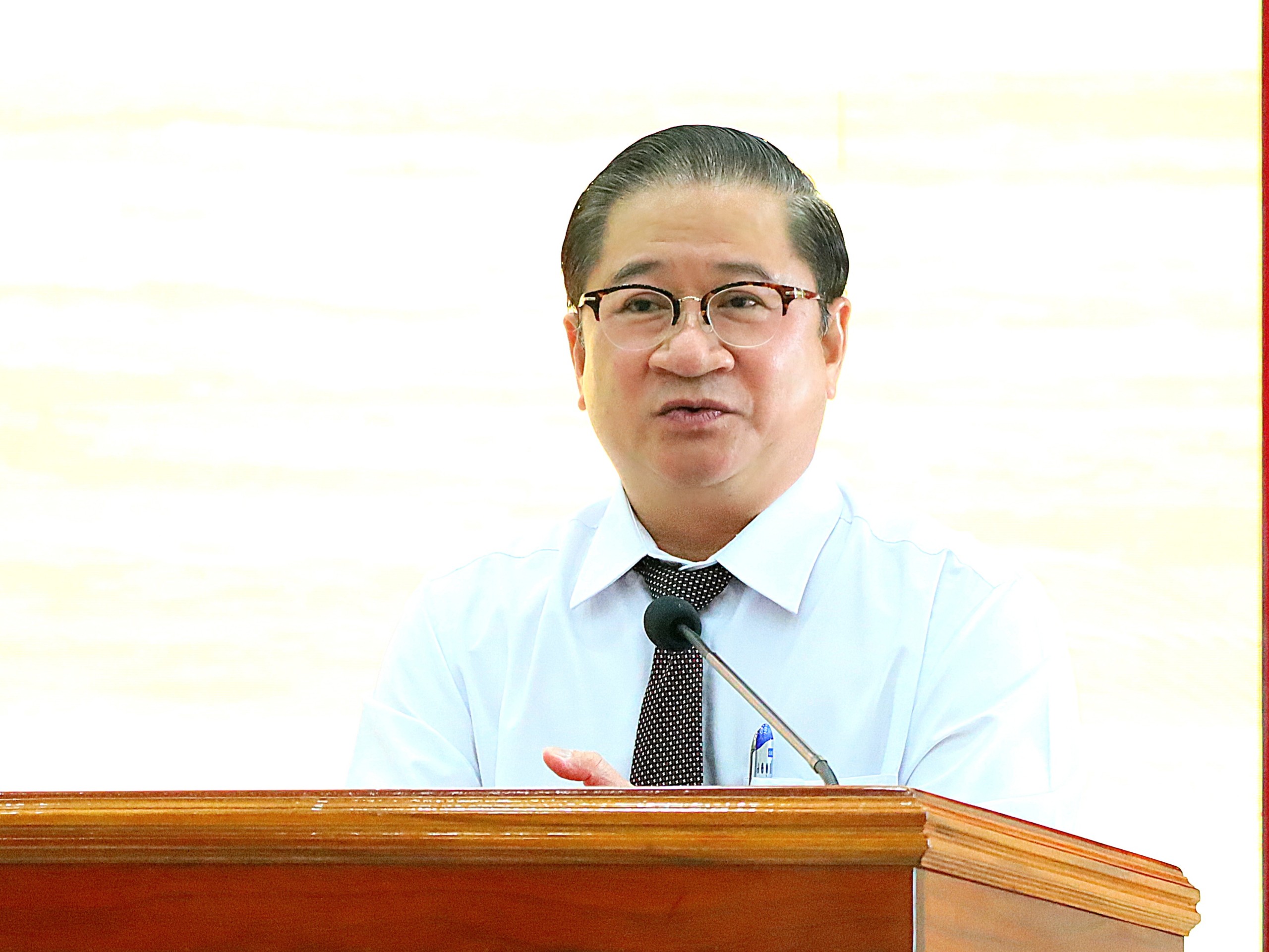 Ông Trần Việt Trường – Phó Bí thư Thành ủy, Chủ tịch UBND TP. Cần Thơ phát biểu tại buổi họp mặt.