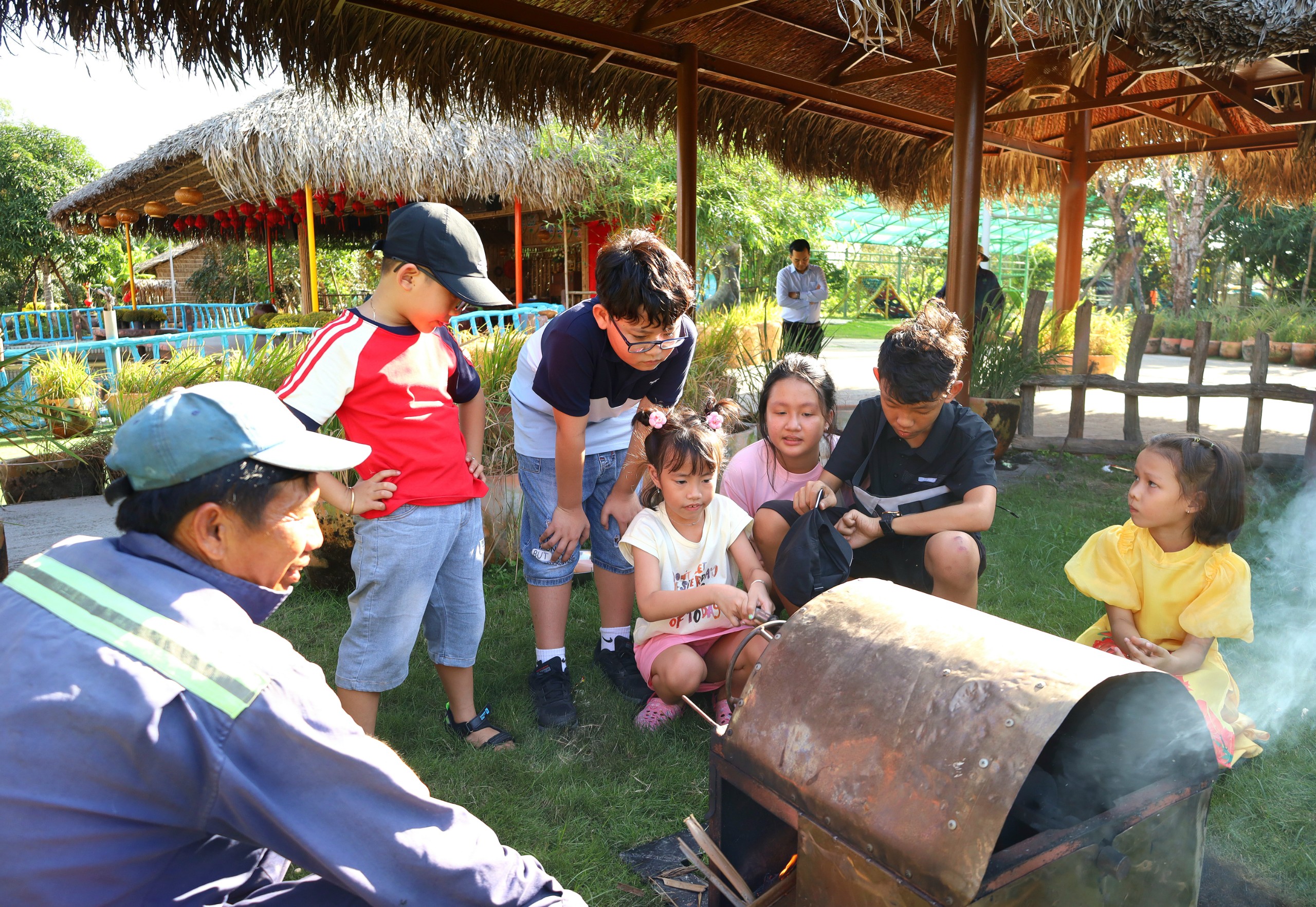 Cantho Eco Resort tổ chức trải nghiệm món ăn dân gian ngày Tết cho các em thiếu nhi.
