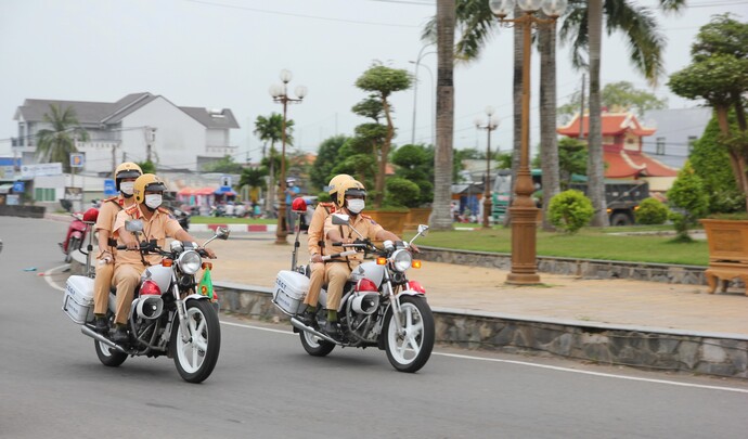 Cảnh sát Giao thông Công an tỉnh Bạc Liêu đi tuần tra, kiểm soát các tuyến đường chính các tuyến giao thông trọng điểm trên địa bàn tỉnh.