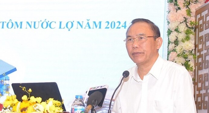 Ông Phùng Đức Tiến - Thứ trưởng Bộ Bộ NN&PTNT phát biểu tại hội nghị “Triển khai nhiệm vụ phát triển ngành tôm nước lợ năm 2024”.