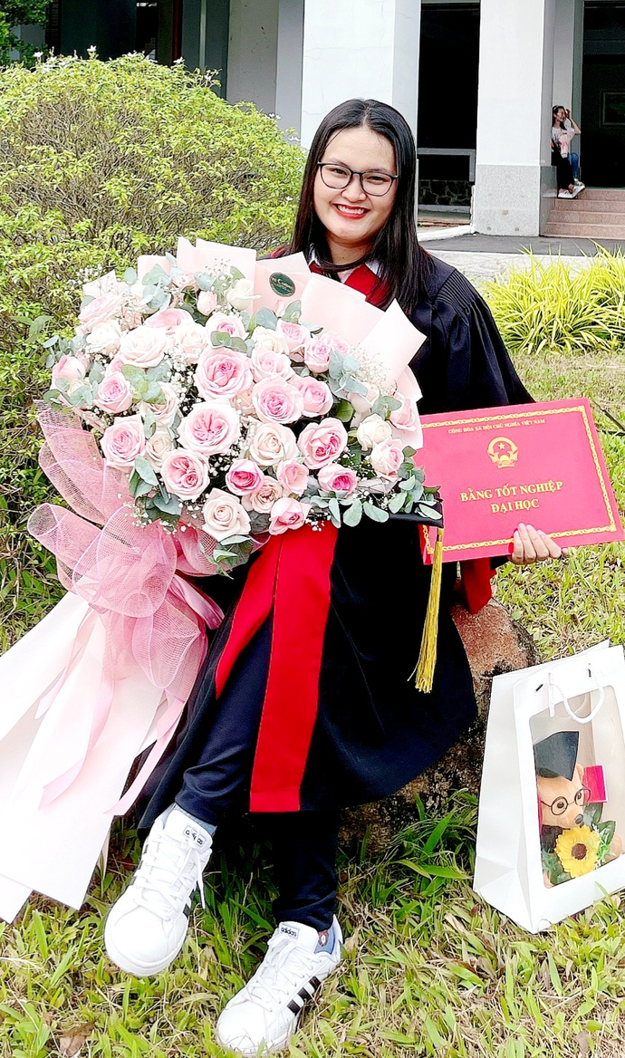 Năm 2022, Phạm Xuân Nghi tốt nghiệp chuyên ngành Tài nguyên – Môi trường của trường Đại học Cần Thơ