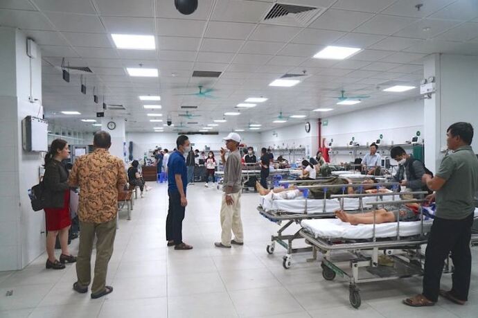 Mỗi ngày, Bệnh viện Hữu nghị Việt Đức tiếp nhận 180 - 200 bệnh nhân cấp cứu.