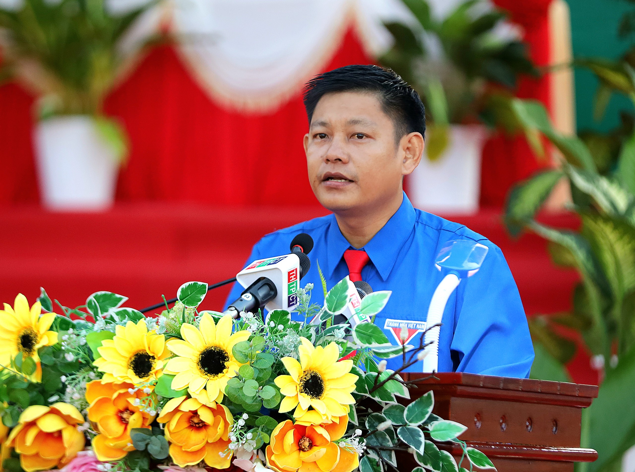 Anh Nguyễn Anh Tài - Phó Bí thư Huyện đoàn Thới Lai phát biểu tại buổi lễ.