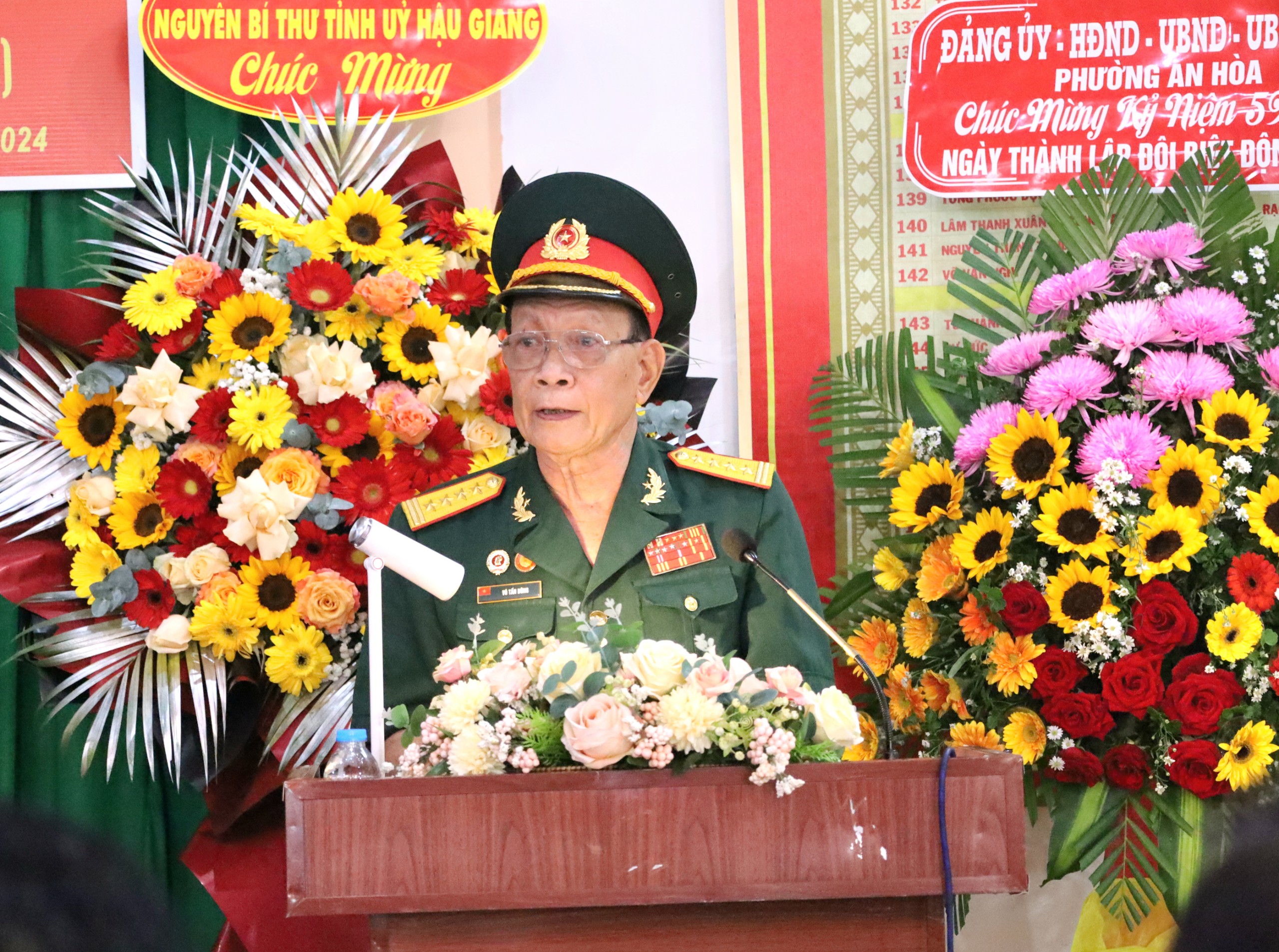 Đại tá Võ Tấn Dũng - nguyên Phó Chỉ huy trưởng - Tham mưu trưởng Bộ CHQS tỉnh Cần Thơ, Trưởng Ban Liên lạc truyền thống CCB Biệt động TP. Cần Thơ phát biểu ôn lại truyền thống Biệt động TP. Cần Thơ.