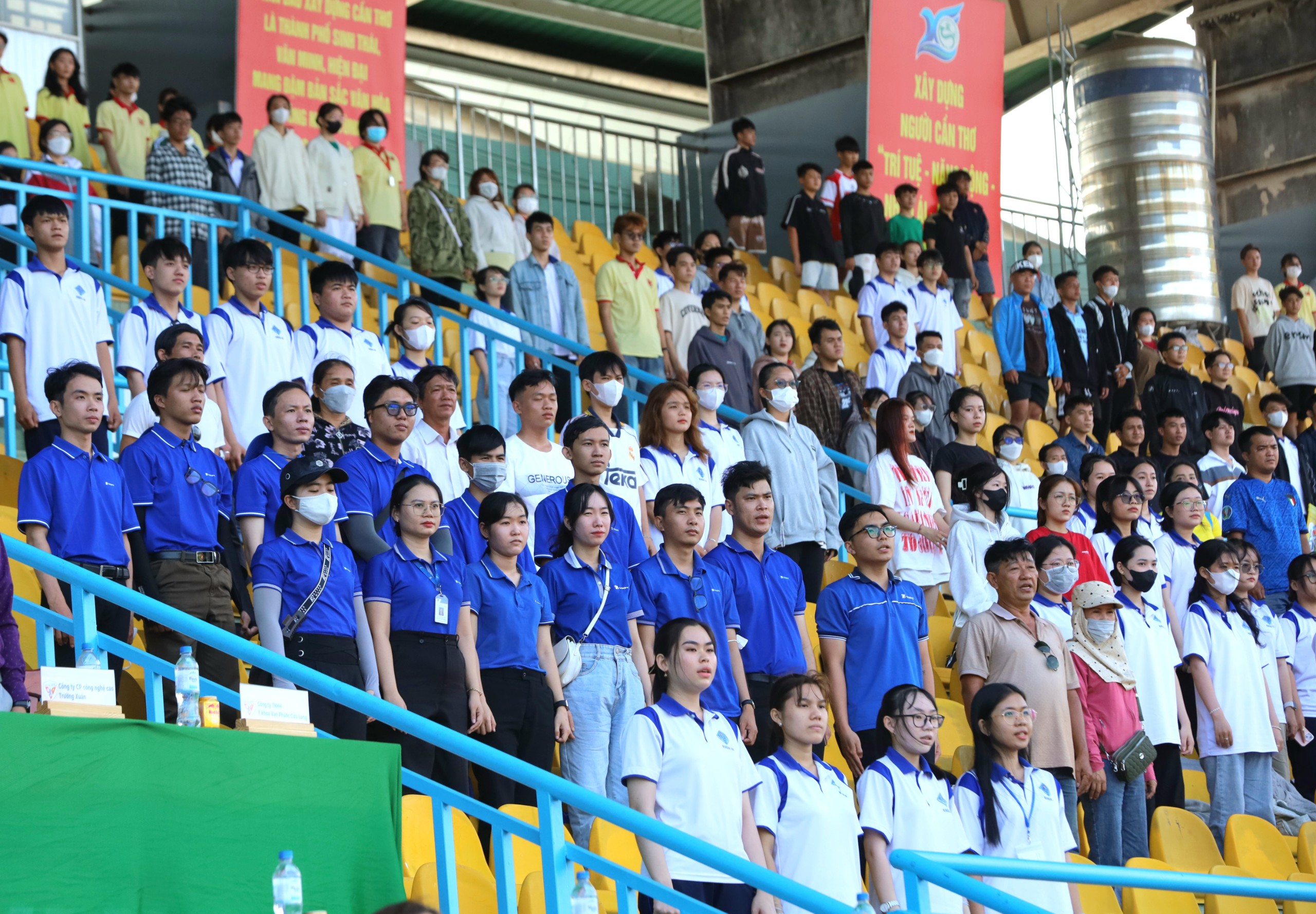 Đông đảo các cổ động viên tham dự lễ khai mạc Giải bóng đá Thanh niên sinh viên Việt Nam lần II – 2024 cúp THACO .