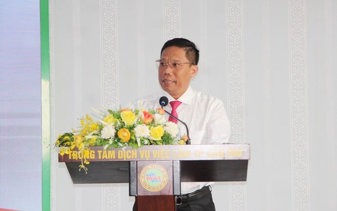 Ông Nguyễn Thực Hiện- Phó Chủ tịch UBND thành phố, Trưởng ban Vì sự tiến bộ của phụ nữ thành phố chỉ đạo buổi tọa đàm.