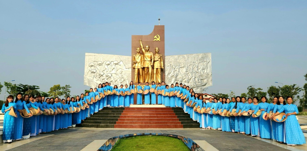 Phụ nữ huyện Cờ Đỏ, TP. Cần Thơ quảng bá hình ảnh chiếc áo dài gắn với Khu di tích An Nam Cộng sản Đảng.