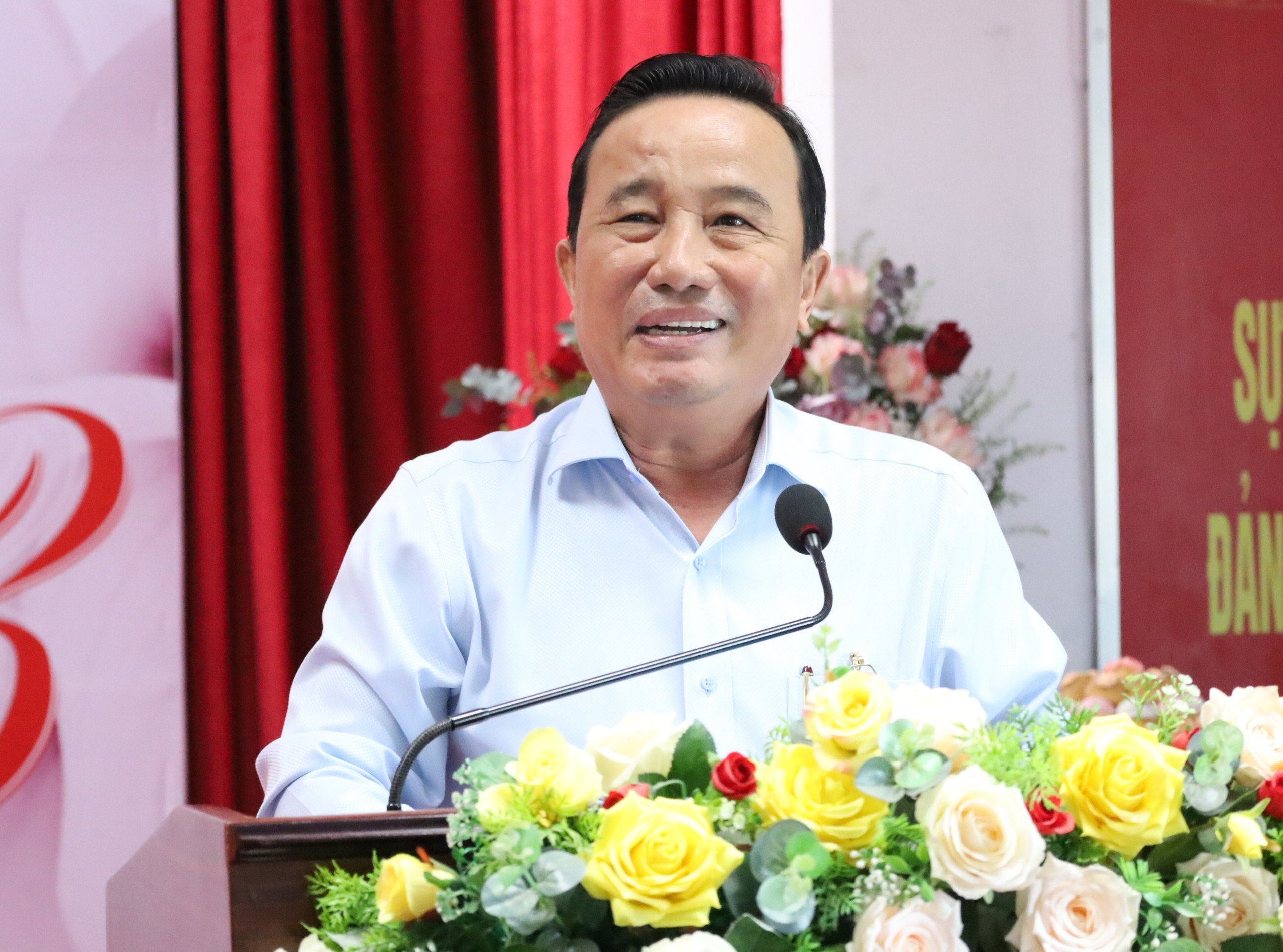 Ông Nguyễn Tiền Phong – Ủy viên BTV Thành ủy, Bí thư Quận ủy Ninh Kiều phát biểu chúc mừng tại buổi họp mặt.