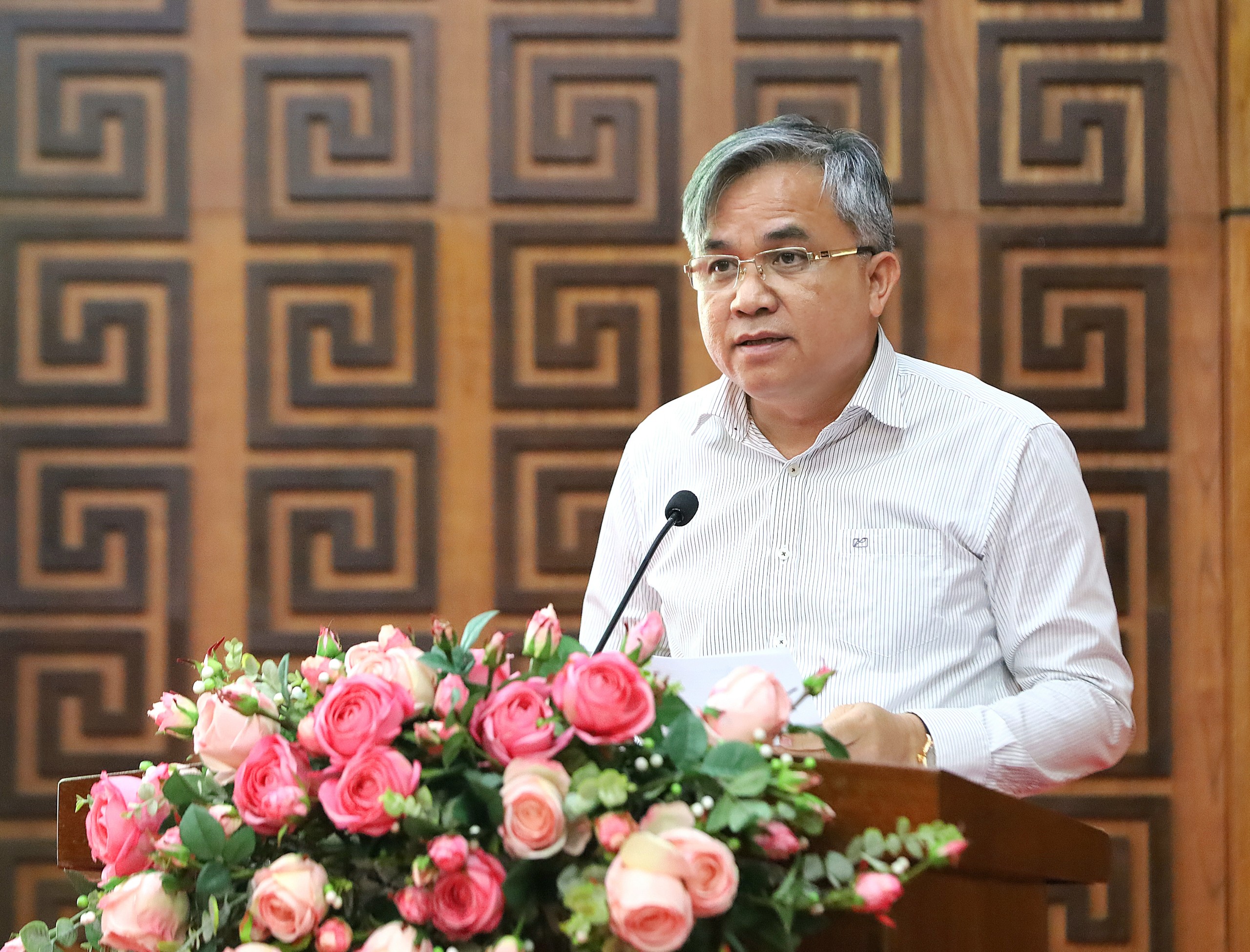 Ông Lò Văn Tiến - Phó Chủ tịch UBND tỉnh Điện Biên phát biểu tại buổi làm việc.
