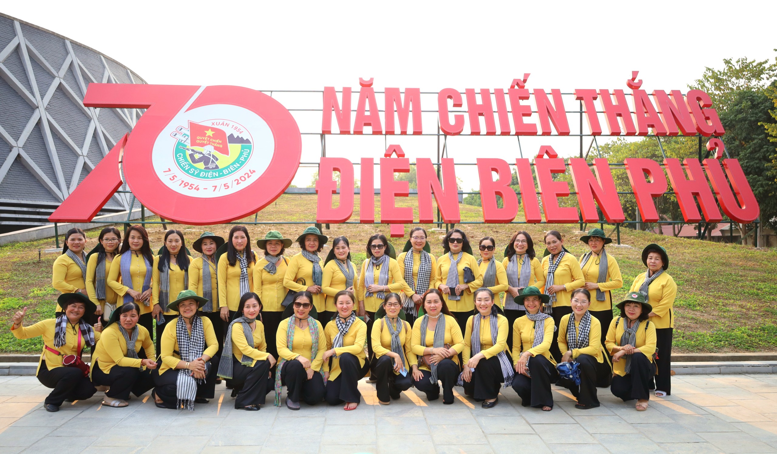 Ban chỉ đạo Bình đẳng giới và Vì sự tiến bộ của phụ nữ tỉnh Vĩnh Long tổ chức Đoàn đại biểu cán bộ nữ về nguồn tại các tỉnh Miền Bắc.