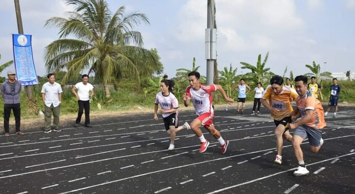 Chạy Olympic 100m nam.