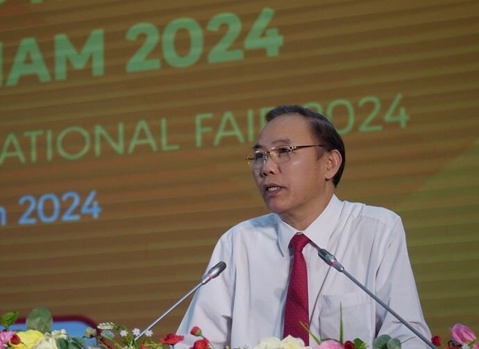 Thứ trưởng Phùng Đức Tiến phát biểu chỉ đạo tại buổi lễ Hội chợ Triển lãm Quốc tế công nghệ ngành tôm Việt Nam lần thứ 5 năm 2024.