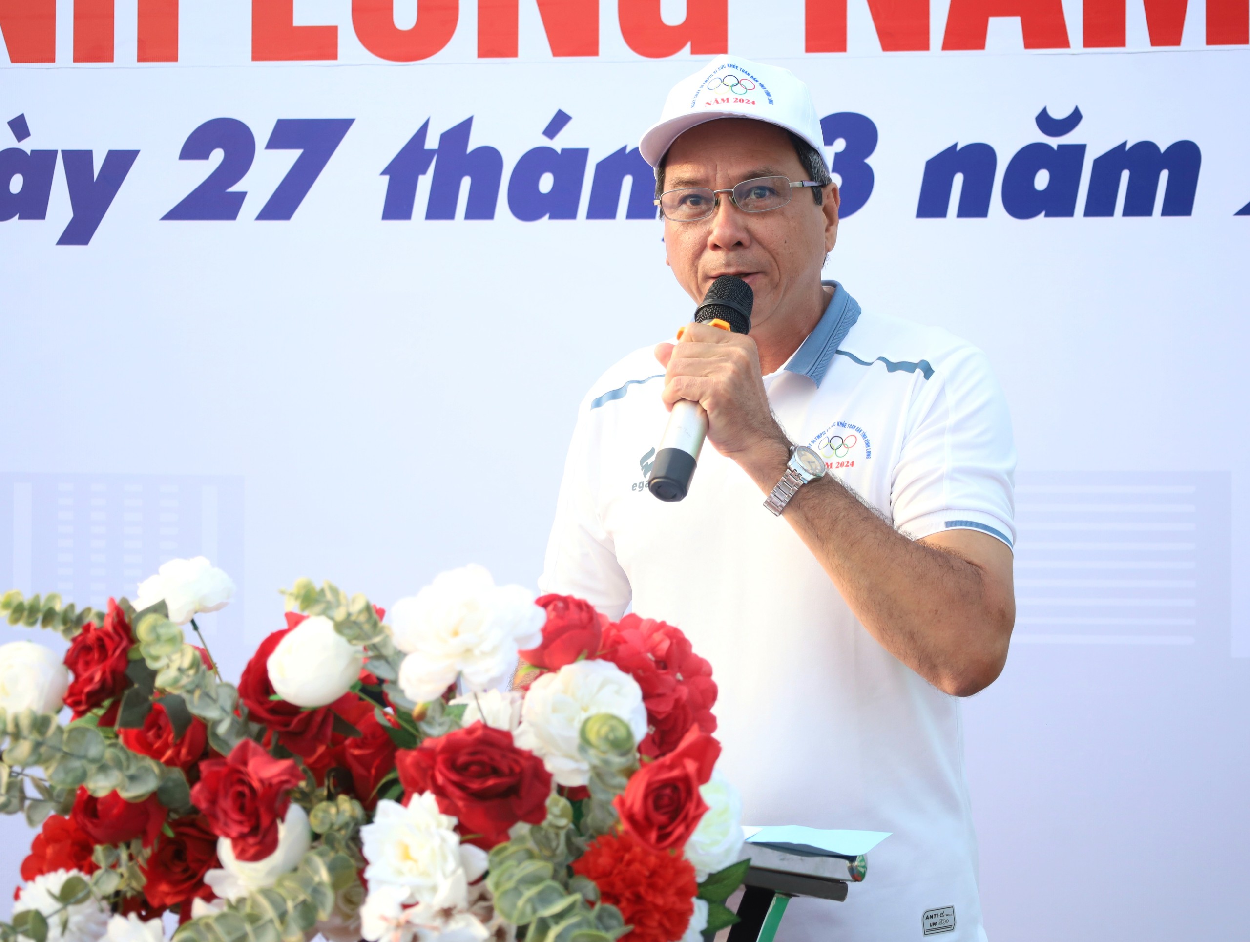 Ông Phan Văn Giàu - Giám đốc Sở Văn hóa, Thể thao và Du lịch tỉnh Vĩnh Long phát biểu khai mạc.