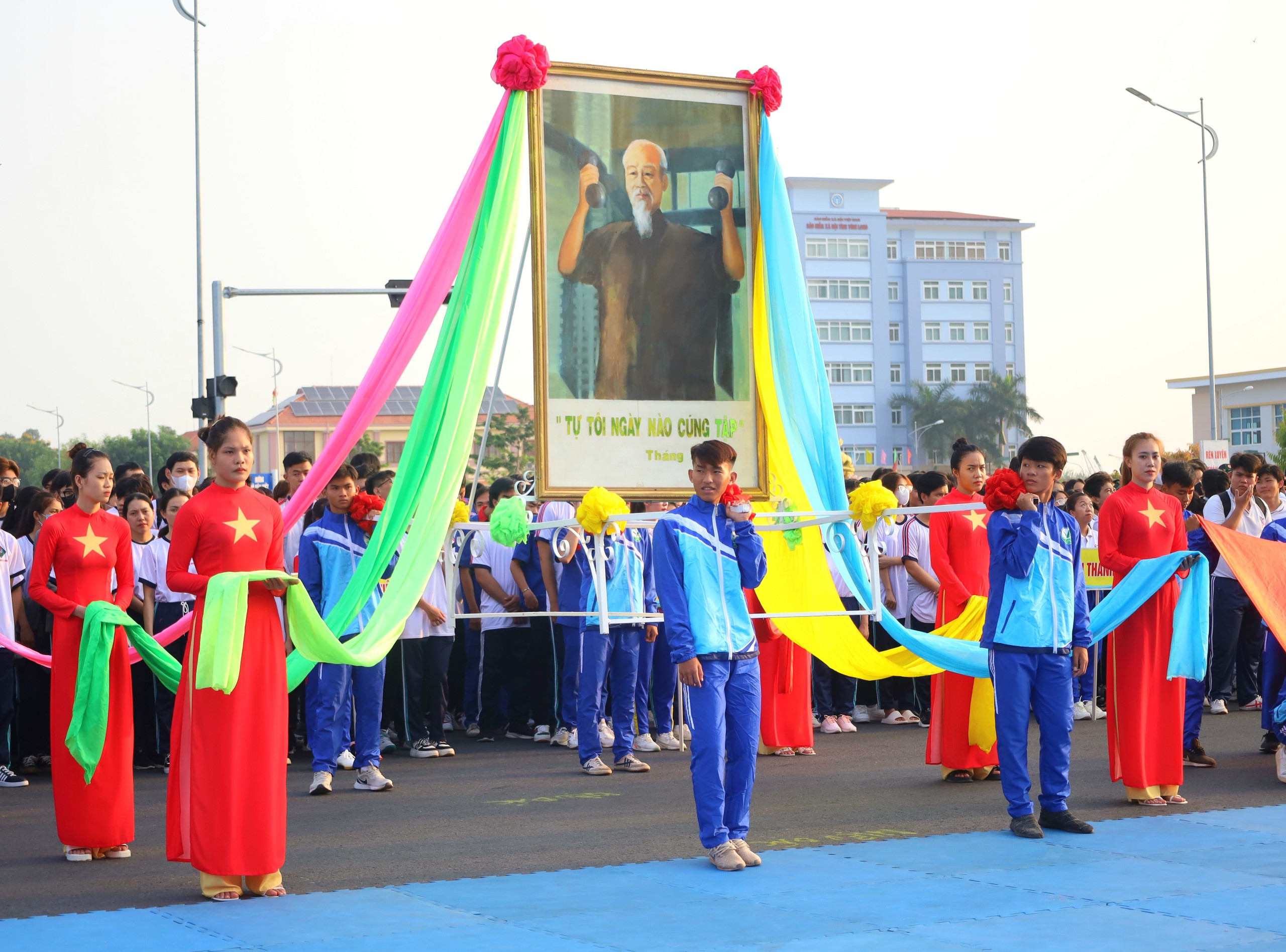 Lễ khai mạc Ngày chạy Olympic vì sức khỏe toàn dân tỉnh Vĩnh Long năm 2024 được tổ chức trang trọng.
