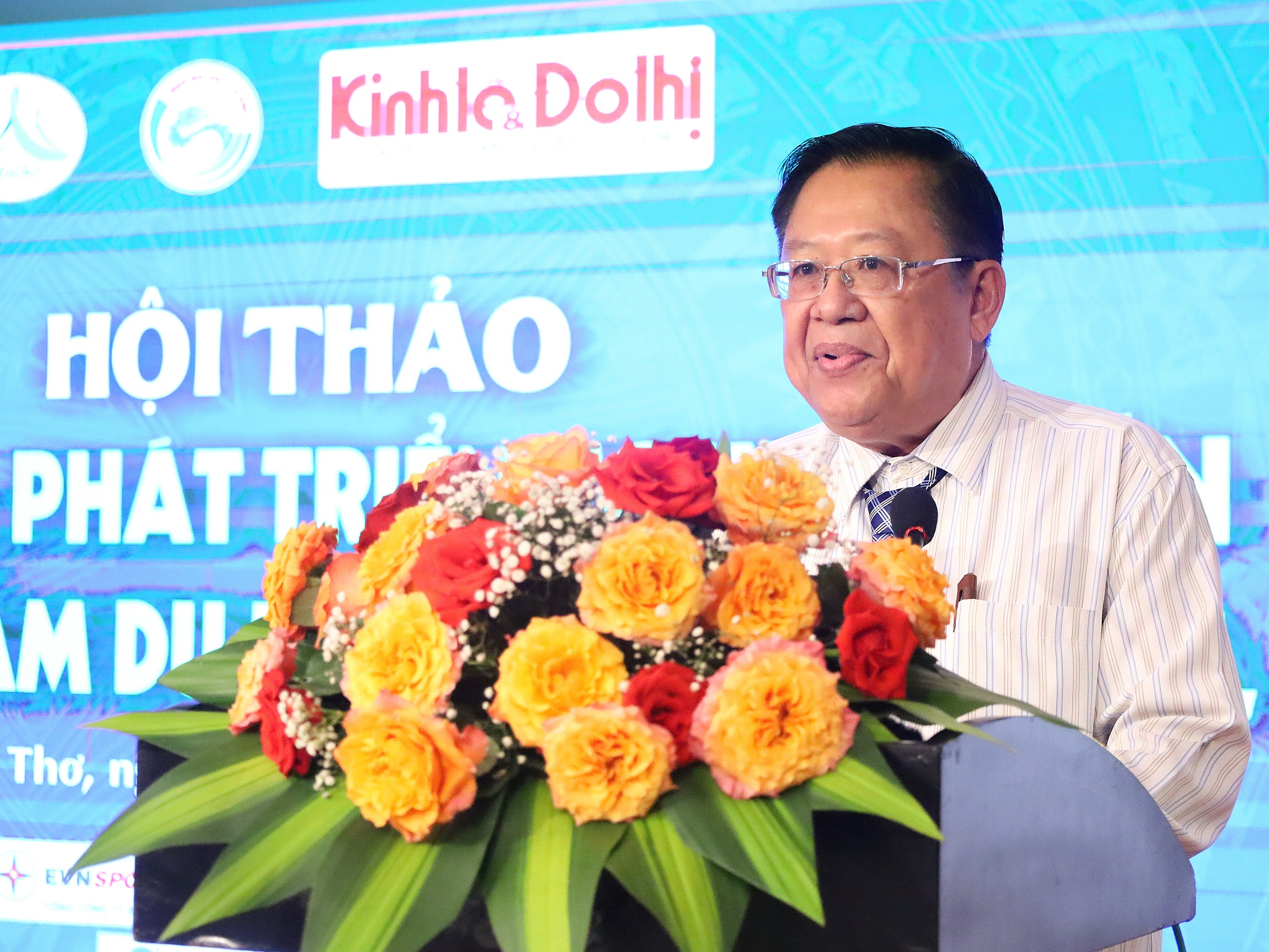 Ông Trần Việt Phường - Chủ tịch Hiệp hội Du lịch ĐBSCL phát biểu tổng kết hội thảo.