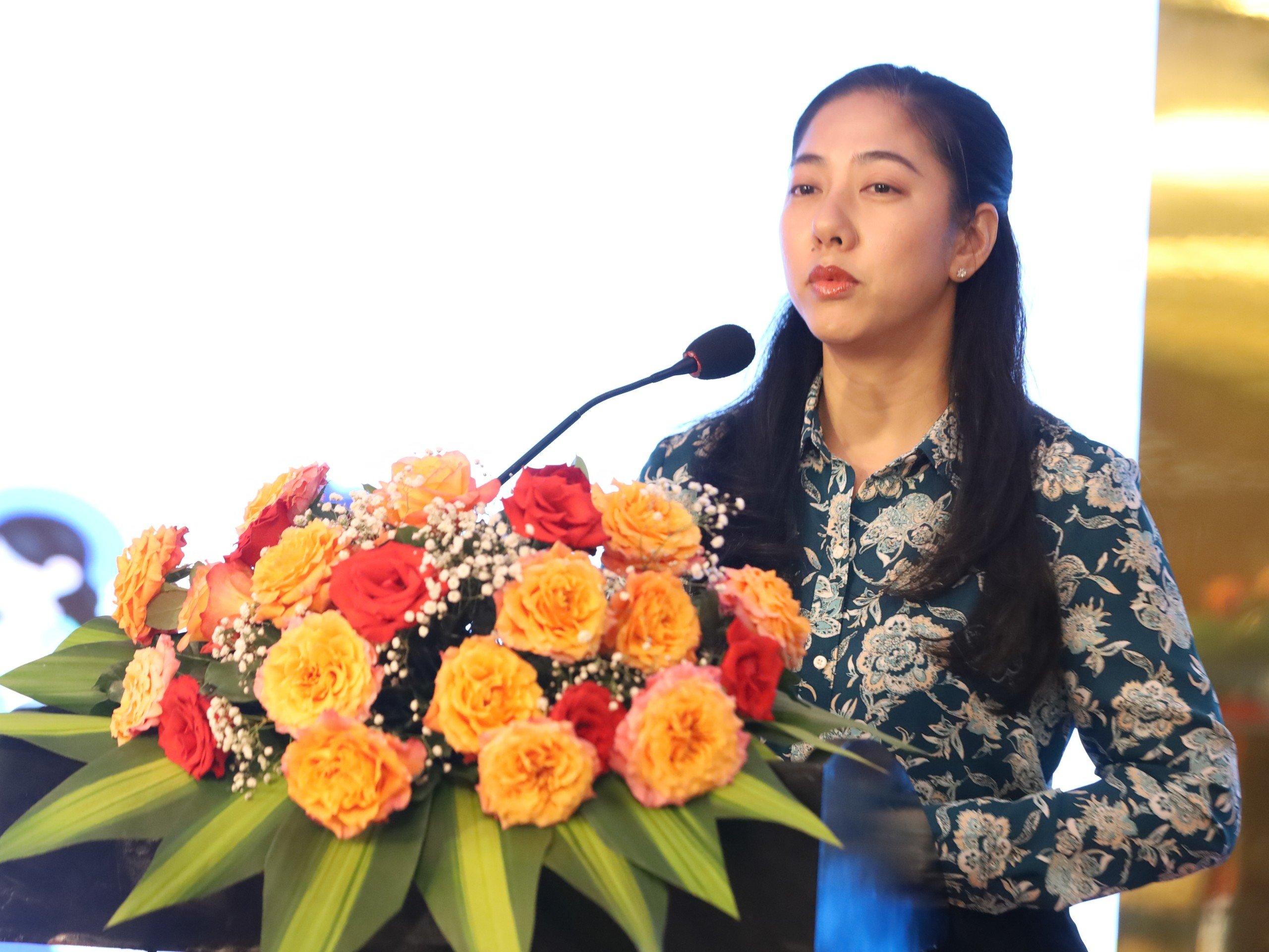 Bà Lê Đình Minh Thy - Giám đốc Vietravel chi nhánh Cần Thơ trình bày tham luận tại hội thảo.