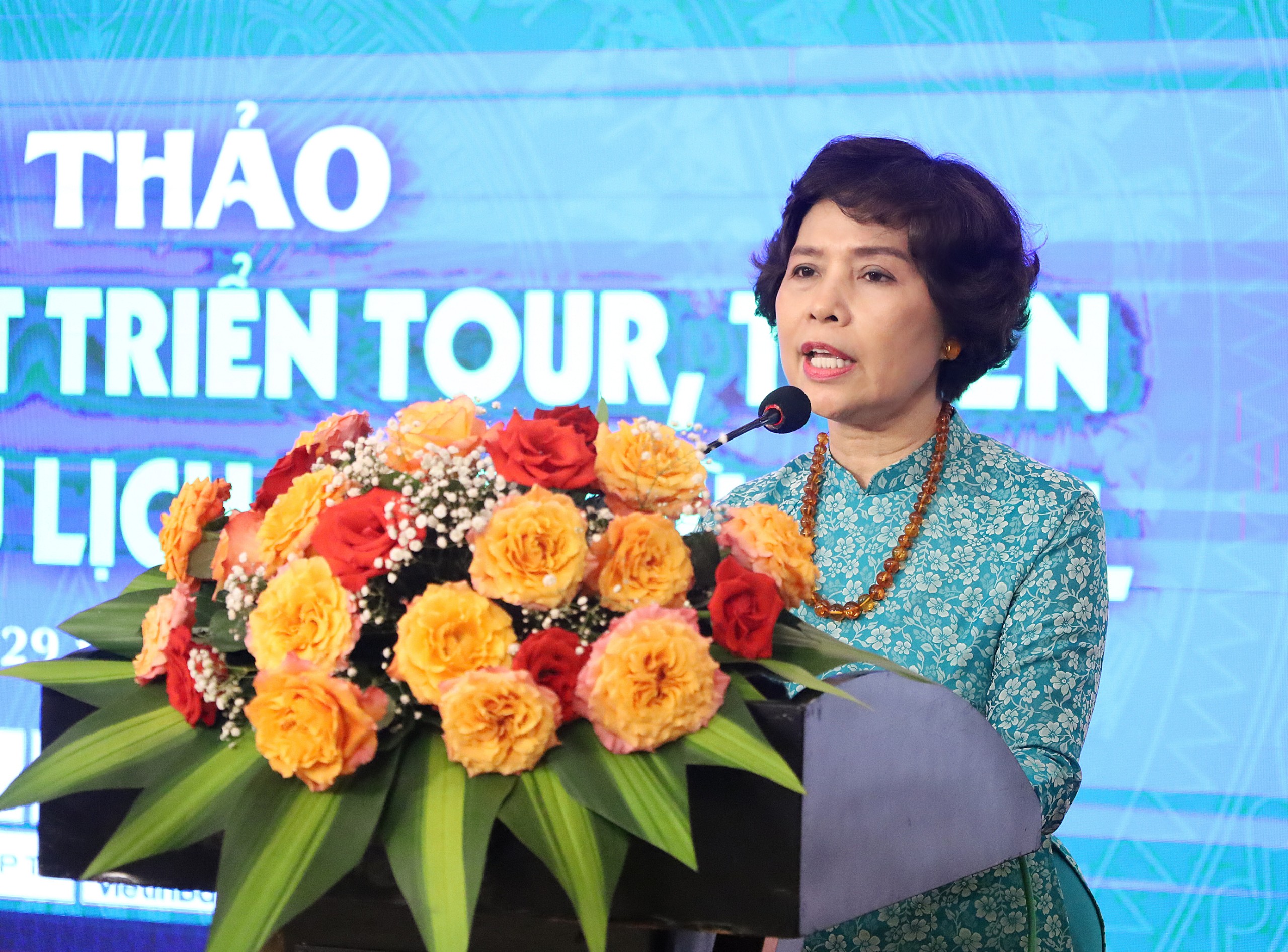 Bà Cao Thị Ngọc Lan - Phó Chủ tịch Thường trực Hiệp hội Du lịch Việt Nam phát biểu chỉ đạo tại hội thảo.