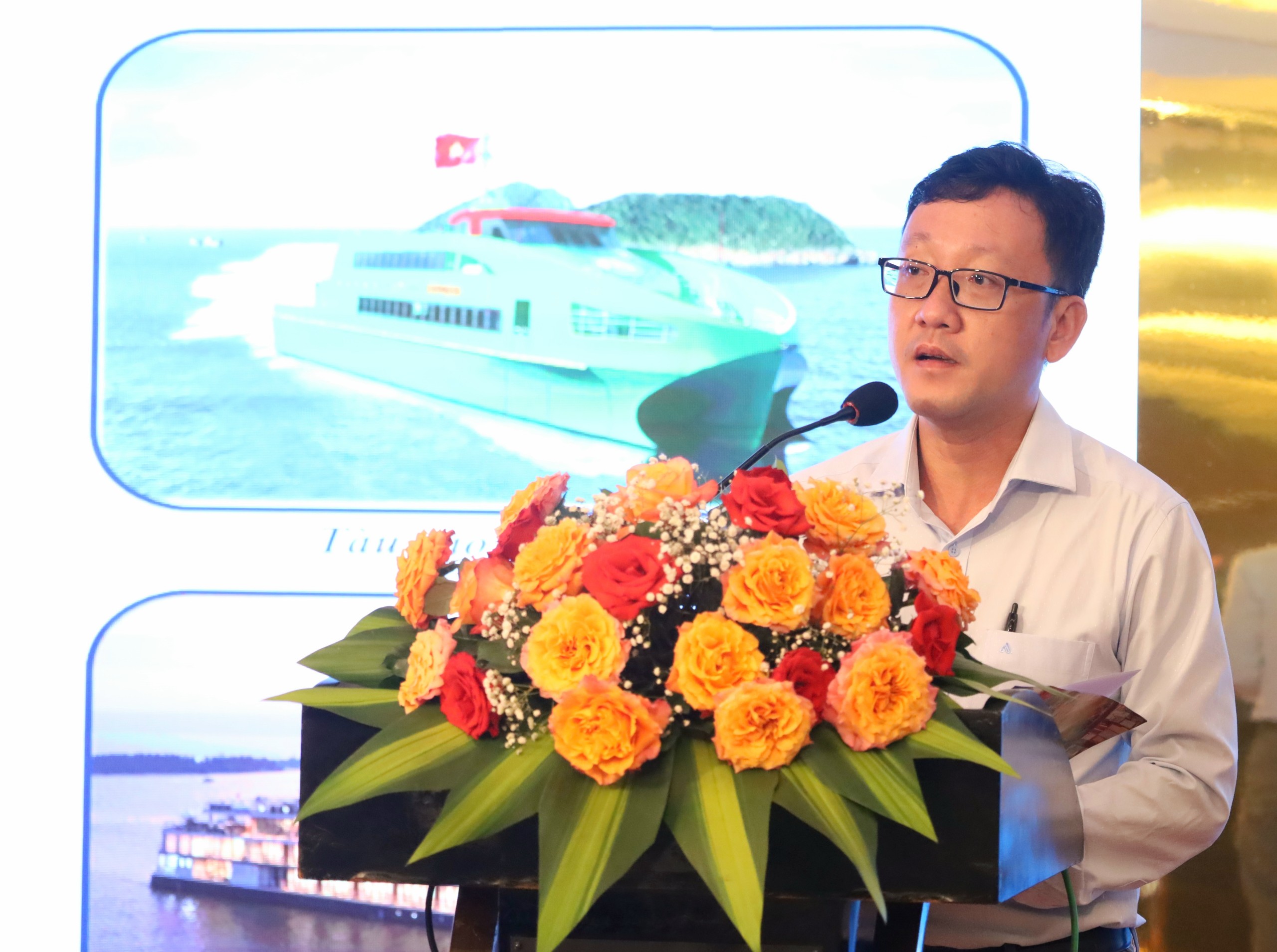 Ông Mai Ngọc Thuyết - Phó Giám đốc, Trung tâm phát triển Du lịch – Sở VHTT&DL TP. Cần Thơ trình bày tham luận.