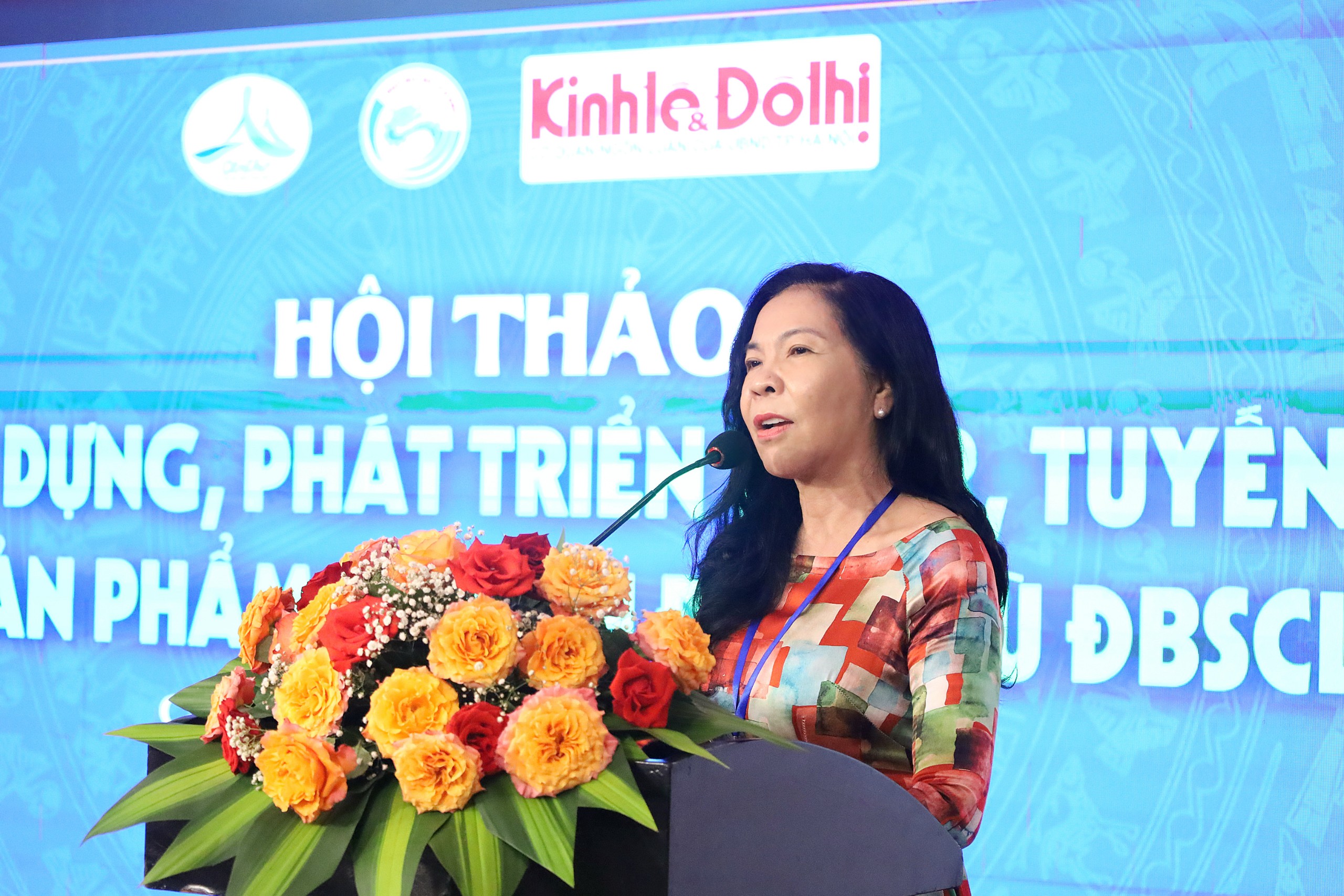 Bà Lương Thị Diễm Trang - Giám đốc Công ty cổ phần Cảng Mỹ Tho phát biểu tại Hội thảo “Xây dựng, phát triển tour - tuyến và các sản phẩm đặc thù của du lịch Đồng bằng sông Cửu Long”.