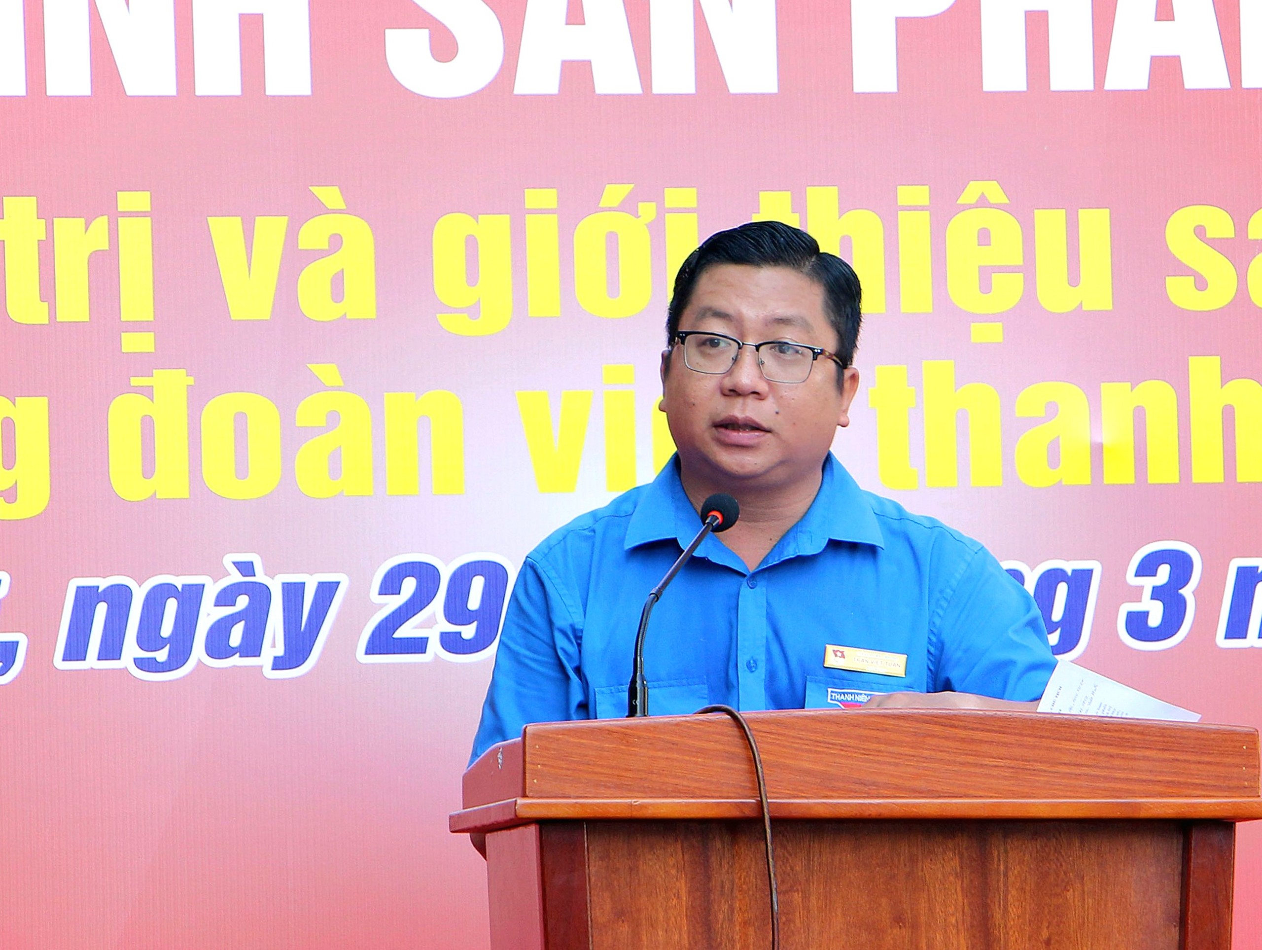 Anh Trần Việt Tuấn - Phó Bí thư Thành đoàn Cần Thơ phát biểu tại lễ khai mạc.