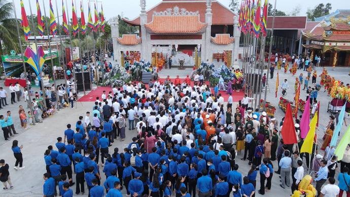 Lễ giỗ Tổ Hùng Vương năm 2023 tại Đền thờ Vua Hùng xã Tân Phú, huyện Thới Bình, tỉnh Cà Mau.