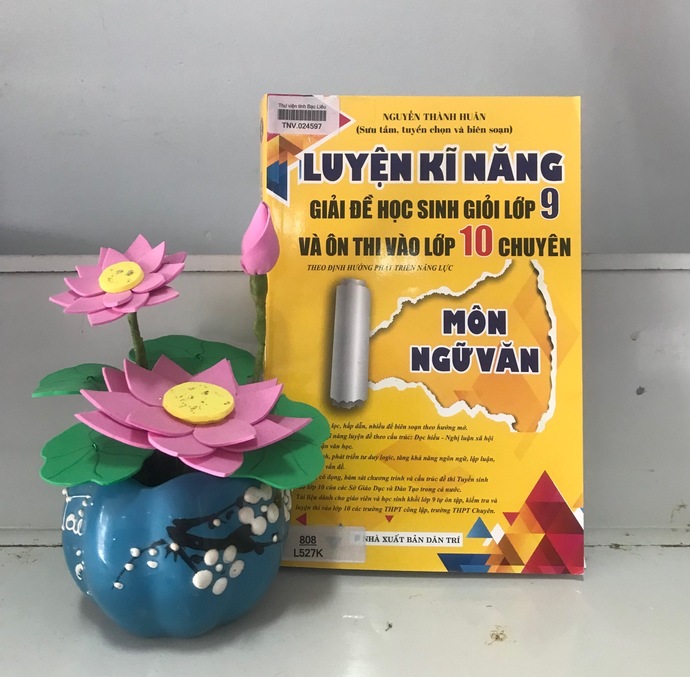 Thư viện tỉnh Bạc Liêu giới thiệu đến đọc giả đặc biệt là học sinh quyển sách 'Luyện kỹ năng giải đề Học sinh giỏi lớp 9 và ôn thi vào lớp 10 chuyên - Môn Ngữ văn'.