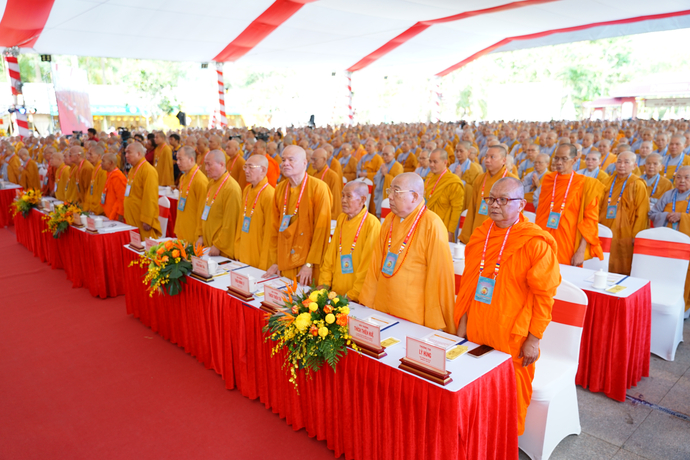 Chư tôn đức Hội đồng Trị sự GHPGVN và lãnh đạo Ban Tôn giáo Chính phủ tham dự đại lễ