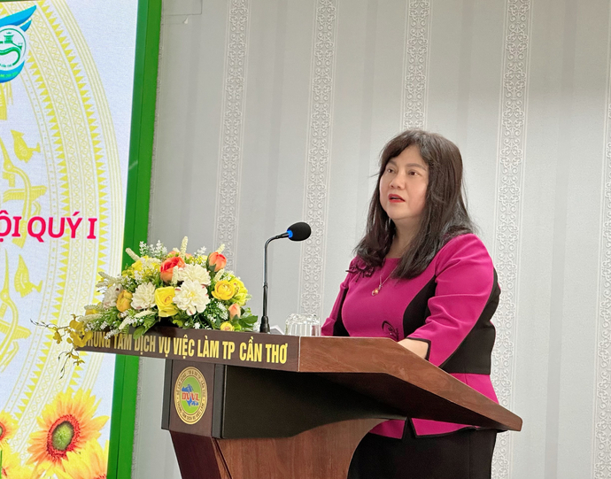 Bà Trần Thị Xuân Mai - Ủy viên UBND, Giám đốc Sở LĐTBXH thành phố Cần Thơ chỉ đạo phương hướng cho toàn ngành trong năm 2024.