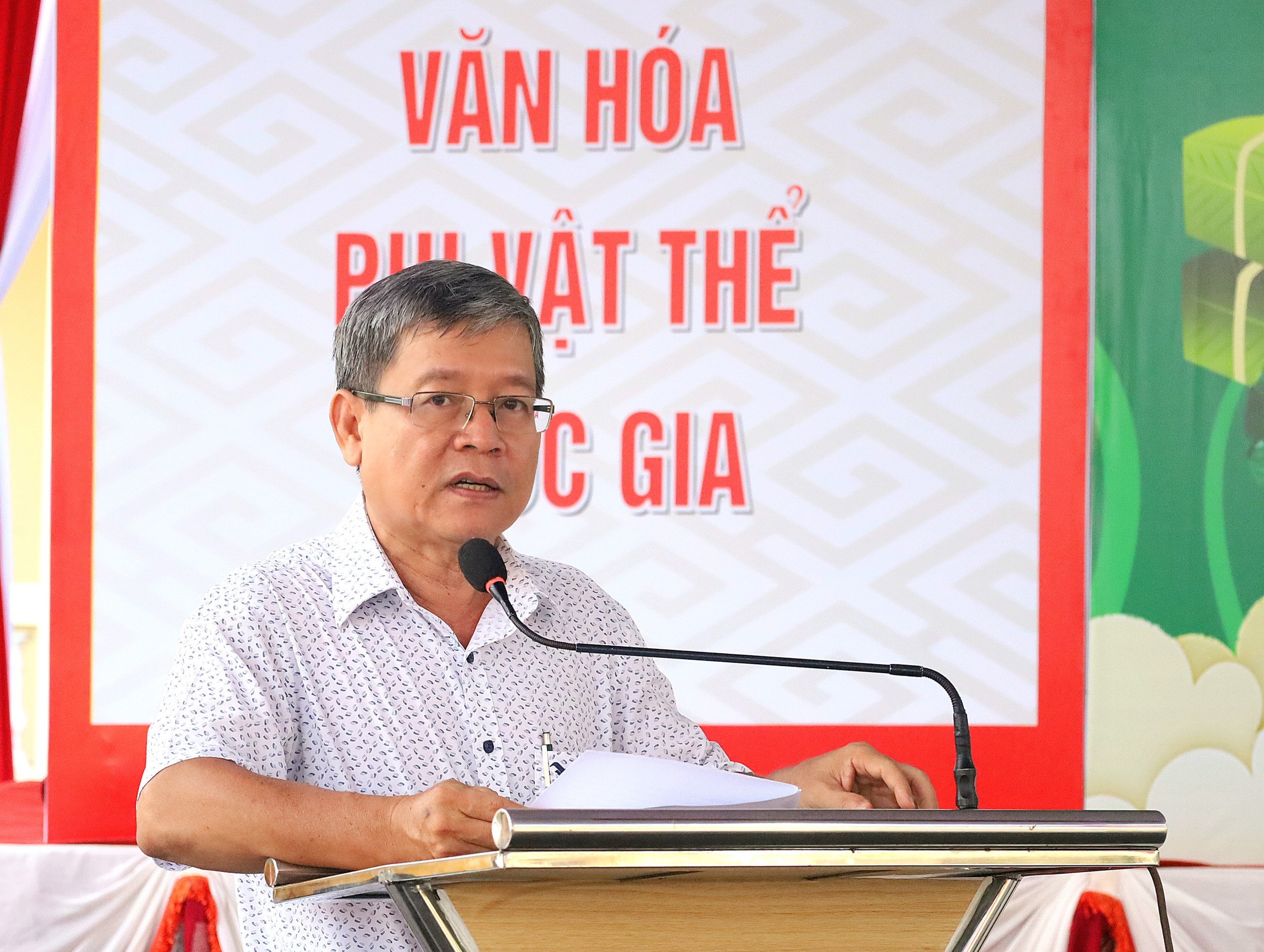 Ông Nguyễn Xuân Hoanh - Phó Giám đốc Sở Văn hóa - Thể thao và Du lịch tỉnh Vĩnh Long phát biểu tại lễ khai mạc.