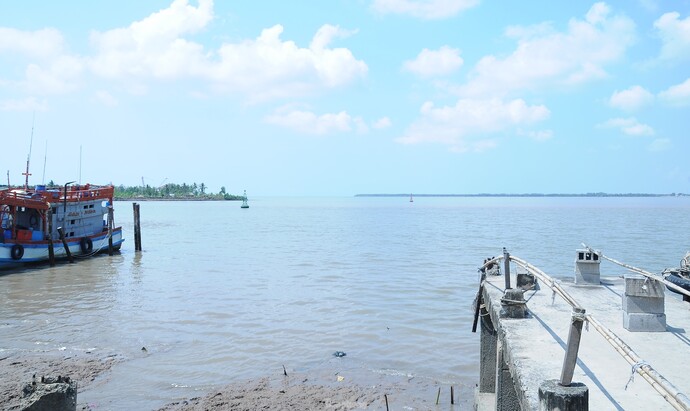 Khu vực cảng Định An, nơi luồng Quan Chánh Bố nhập vào luồng Định An. Ảnh: Cảnh Kỳ.