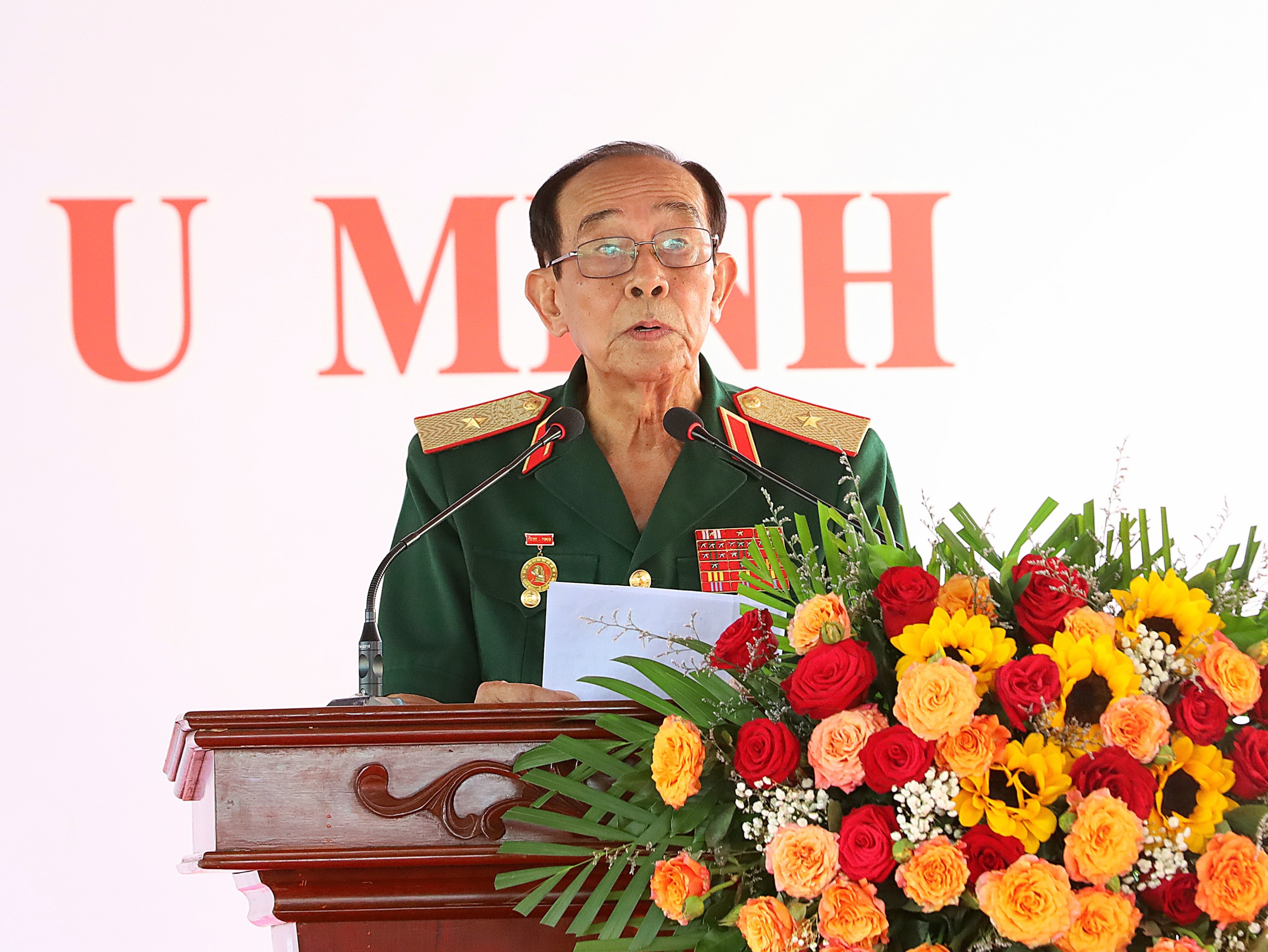 Thiếu tướng Trần Vinh Quang - Nguyên Thứ trưởng Bộ Lao động - Thương binh và Xã hội, Trưởng Ban Liên lạc CCB Trung đoàn 1 - U Minh phát biểu tại buổi lễ.