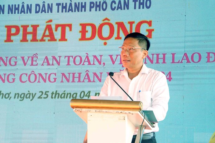 Ông Nguyễn Thực Hiện- Phó Chủ tịch UBND, Trưởng Ban chỉ đạo VSATLĐ thành phố Cần Thơ phát biểu chỉ đạo tại lễ phát động.