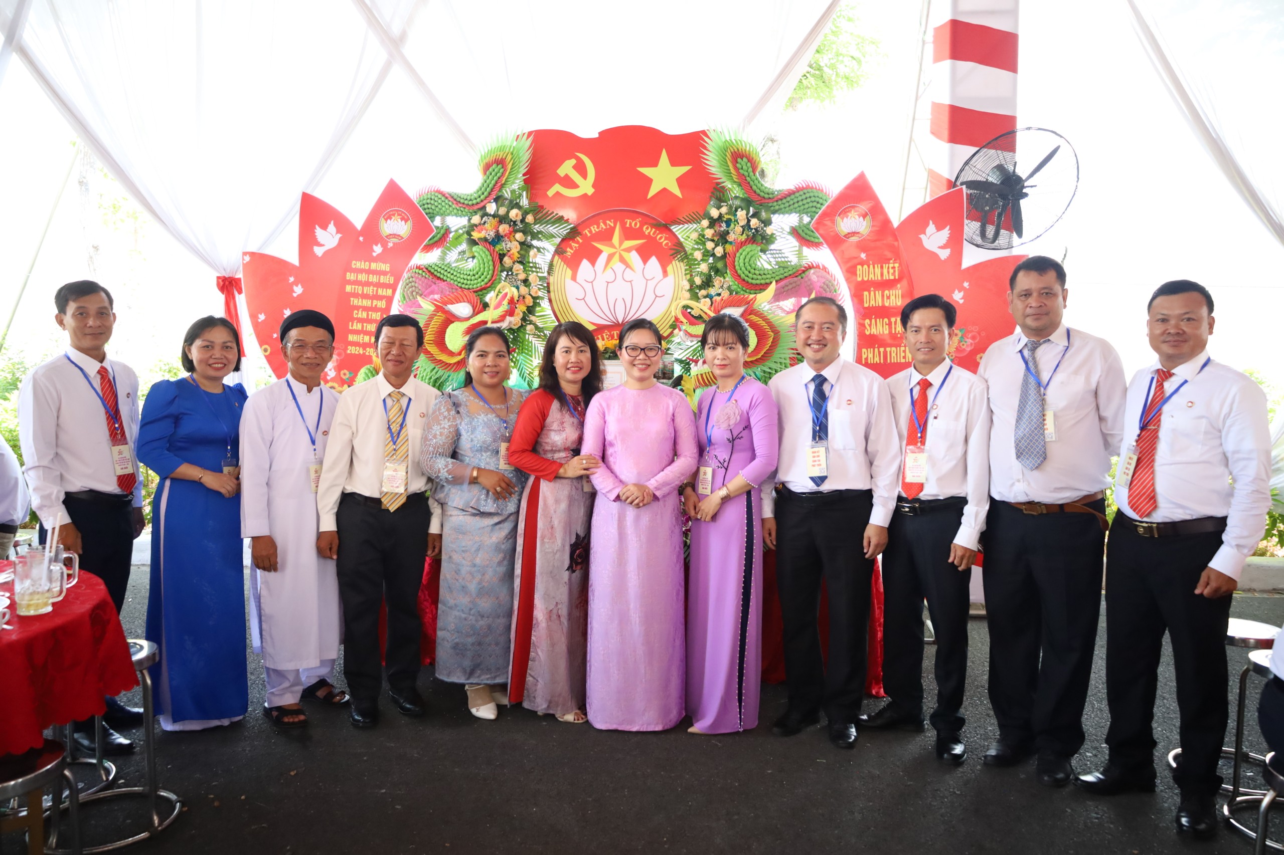 Đoàn Đại biểu huyện Thới Lai tham dự Đại hội.