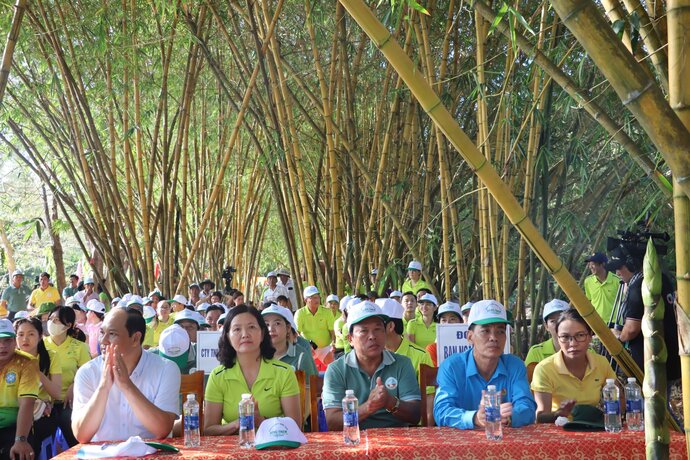 Đại biểu tham dự khai mạc sự kiện “Hương rừng U Minh” nằm trong Chương trình sự kiện “Cà Mau – Điểm đến năm 2024”.